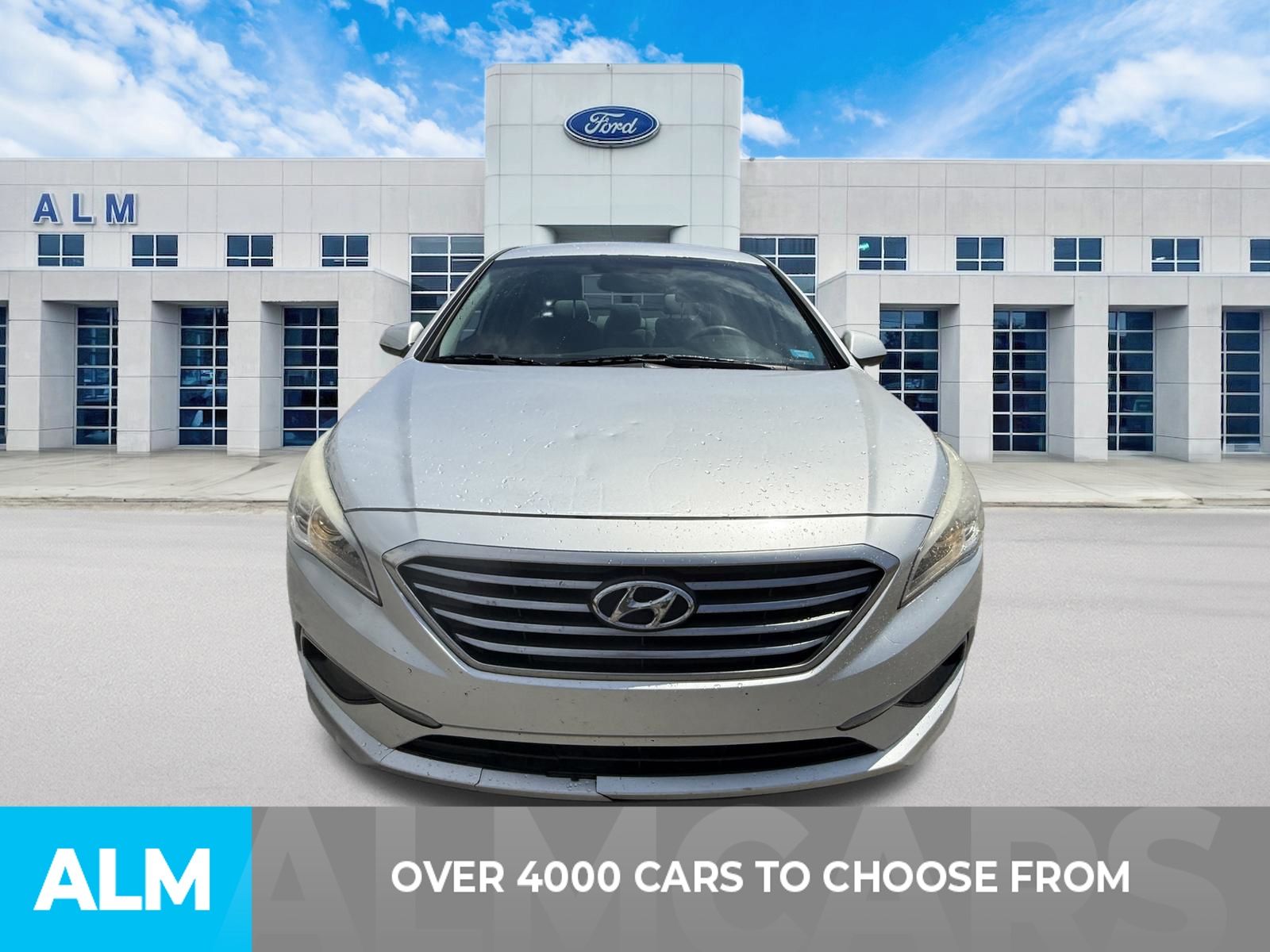 Used 2016 Silver Hyundai SE image 2