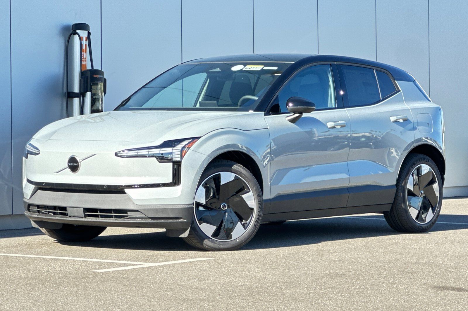 2025 Volvo EX30 Twin Plus eAWD