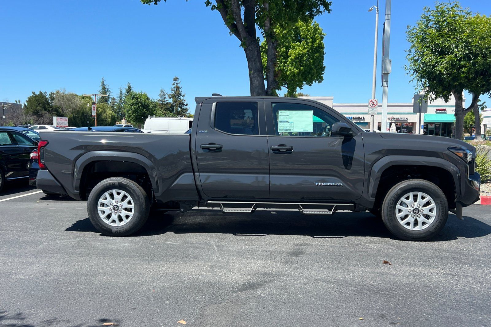 2025 Toyota Tacoma SR5 - Photo 9