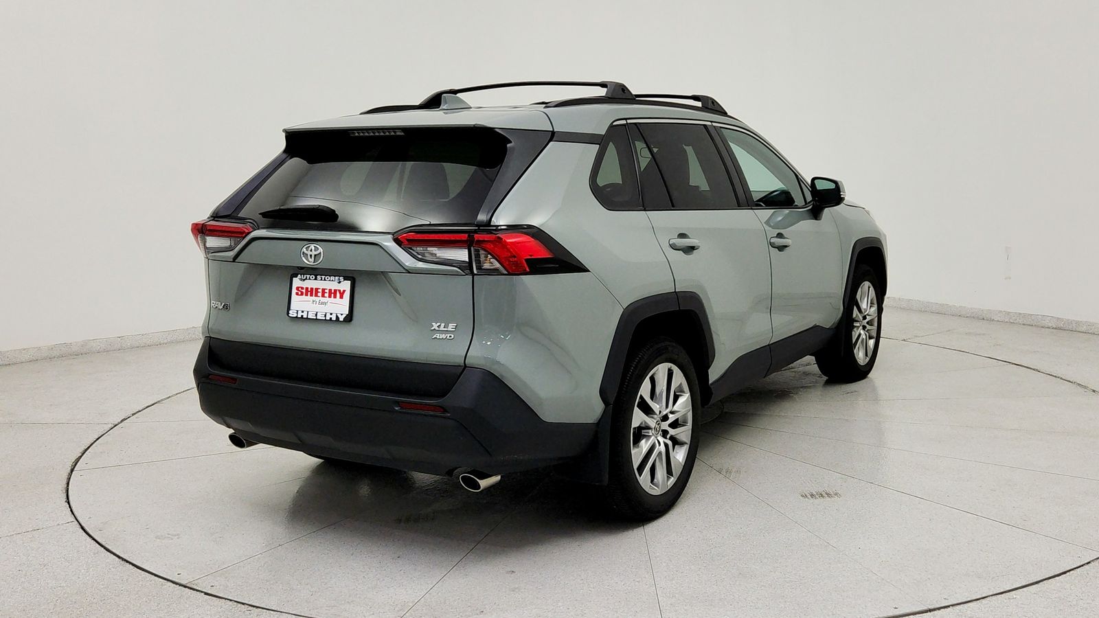 Used 2023  Toyota XLE Premium image 6