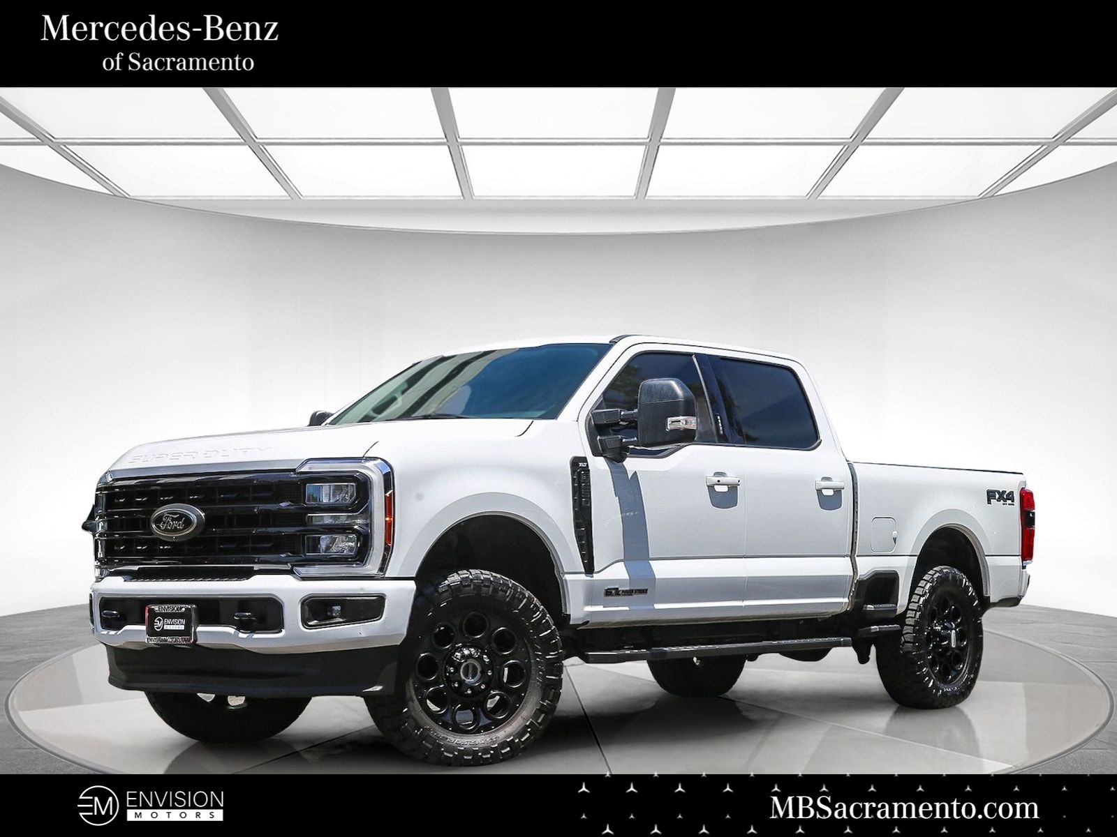 Oxford White 2023 Ford F-250 Super Duty XLT Crew Cab 4WD Pickup Truck Four-Wheel Drive Automatic