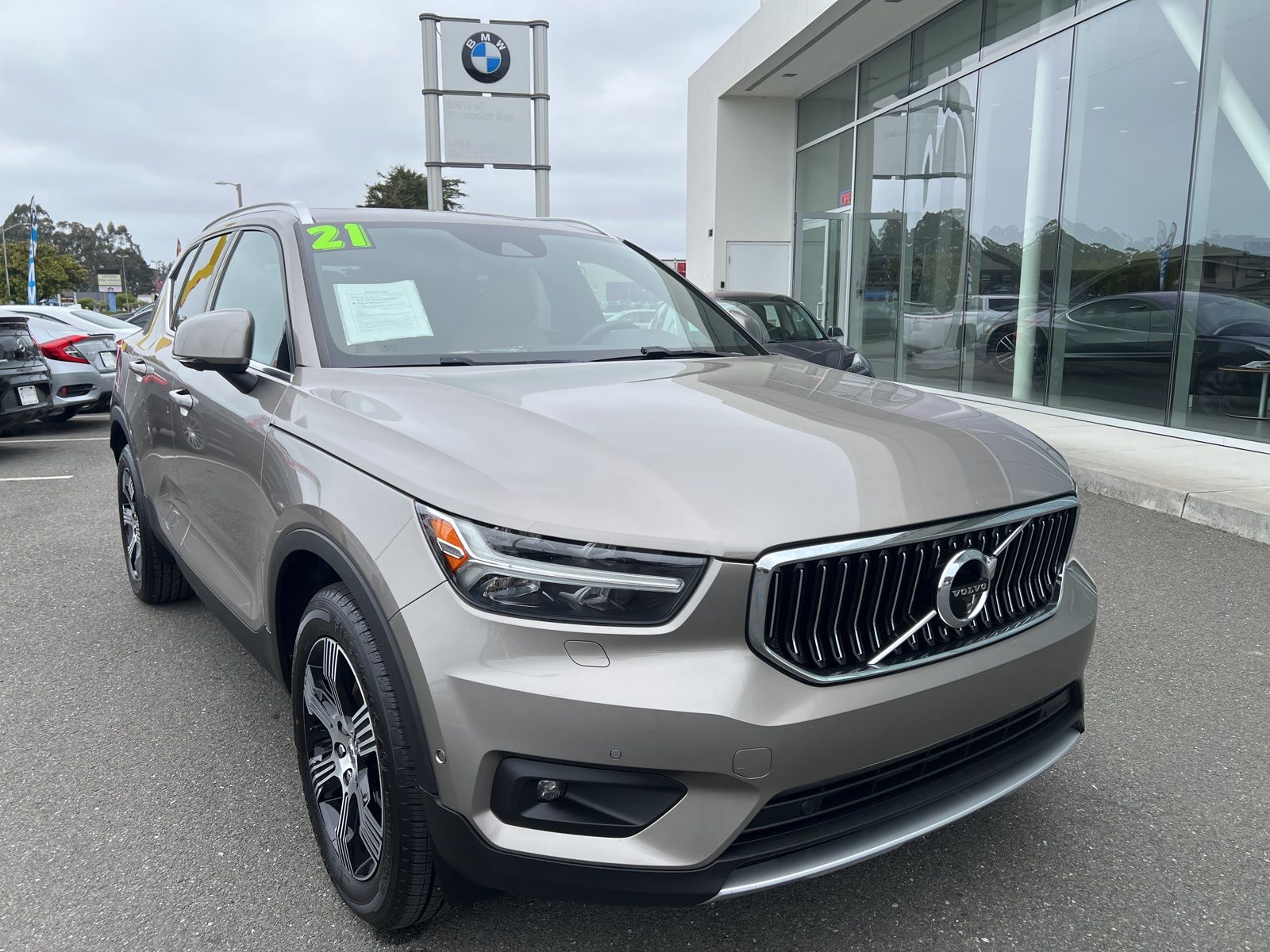 Pebble Gray Metallic 2021 Volvo XC40 T4 Inscription FWD SUV / Crossover Front-Wheel Drive Automatic
