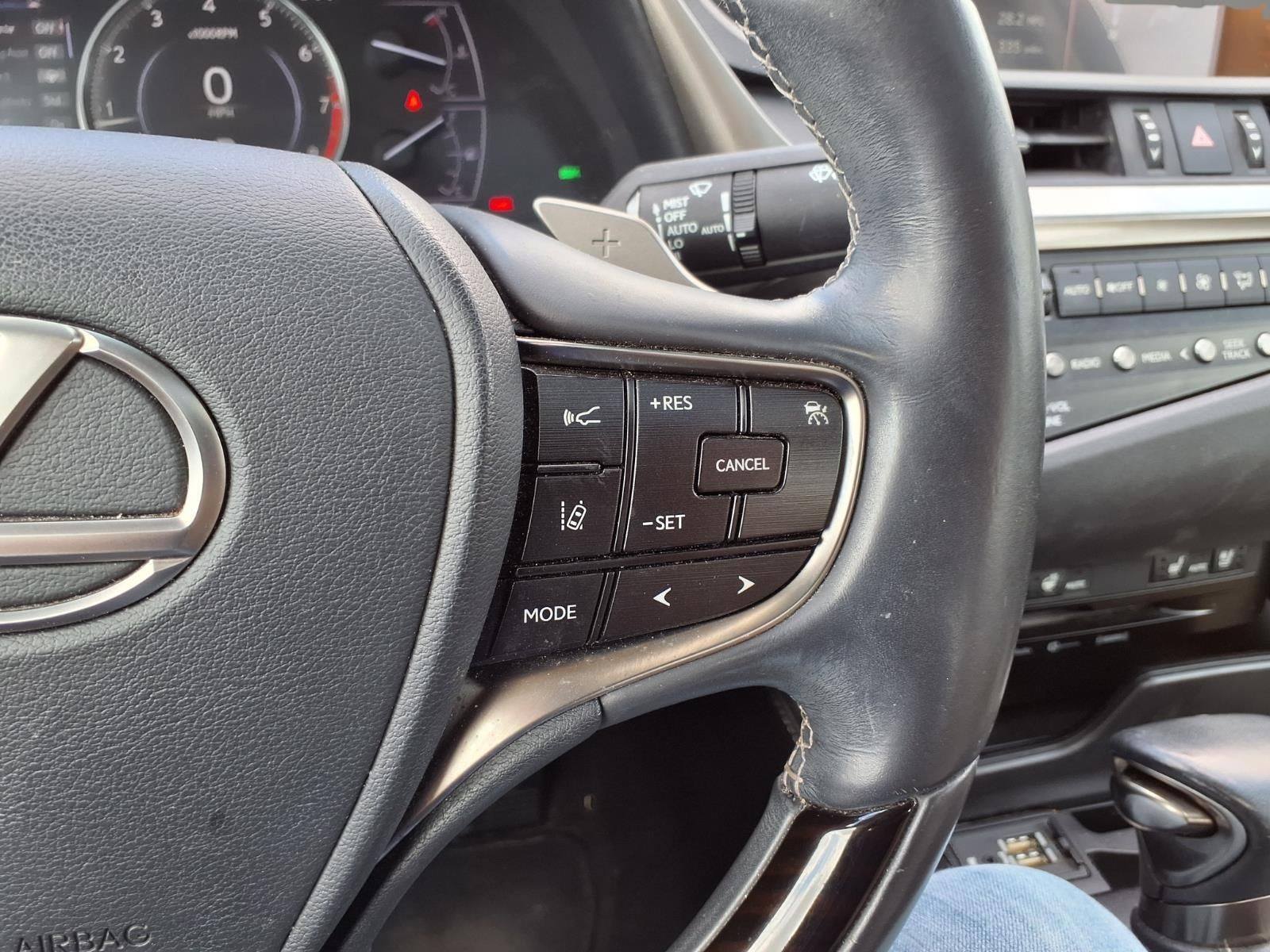 2019 Lexus ES 350 White at Emmons Autoplex