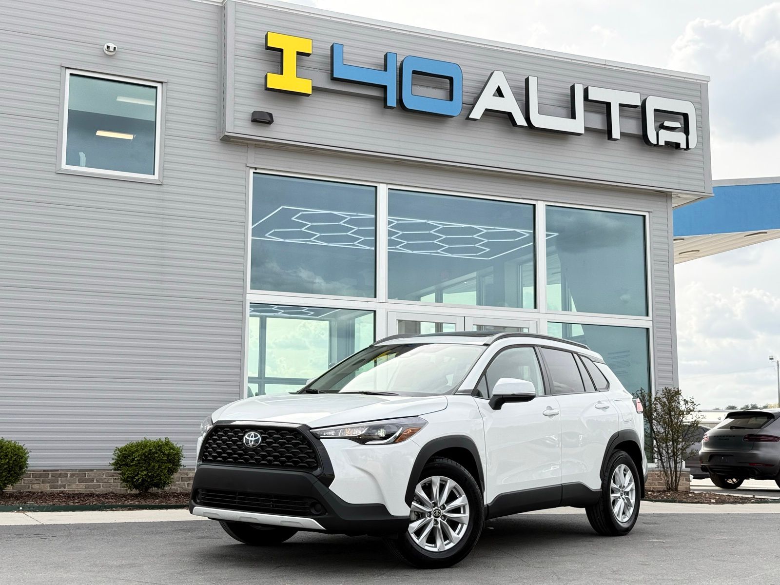 White (Wind Chill Pearl) 2024 Toyota Corolla Cross LE FWD SUV / Crossover Front-Wheel Drive Continuously Variable Transmission