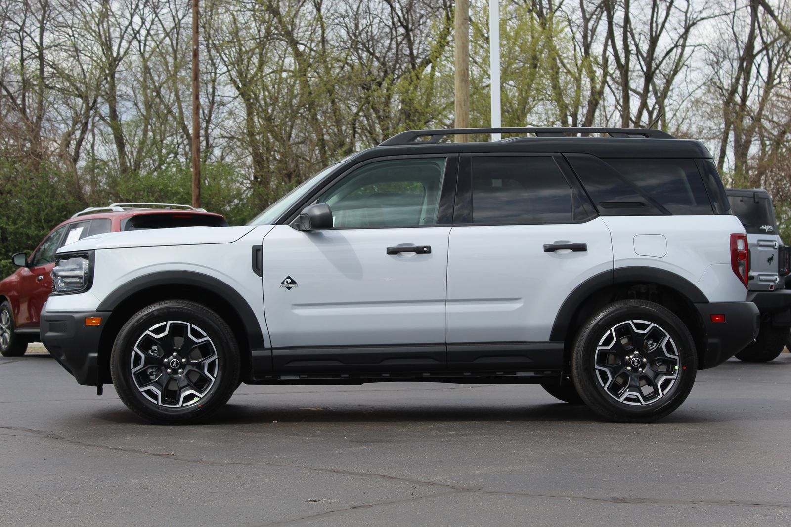 View vehicle photo 4