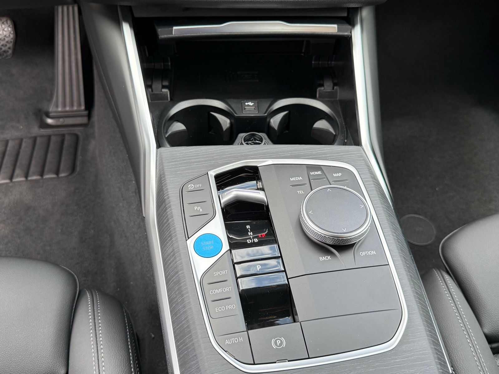 New 2026 White BMW eDrive40 image 27