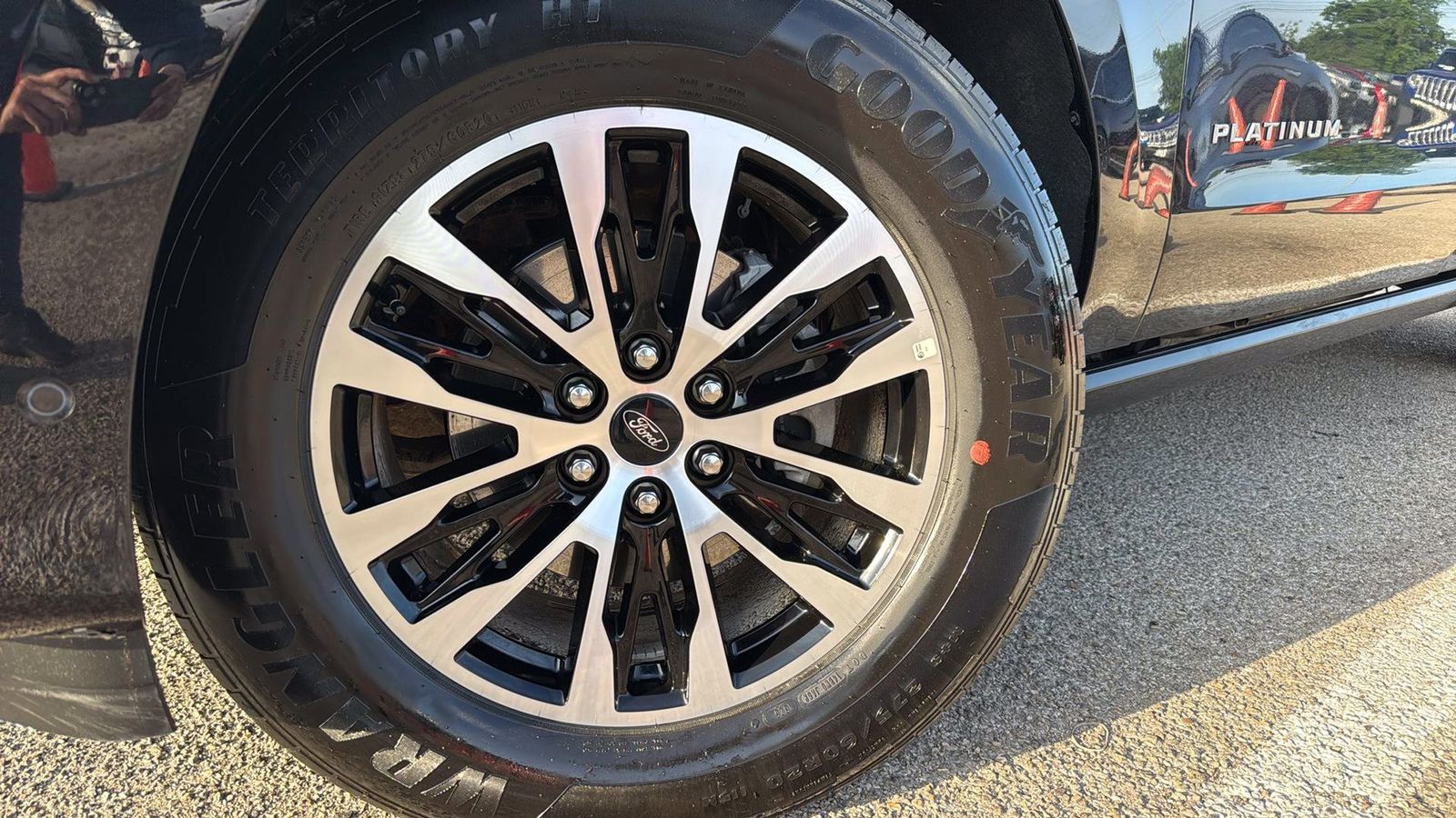 Used 2025 Black Ford Platinum image 9