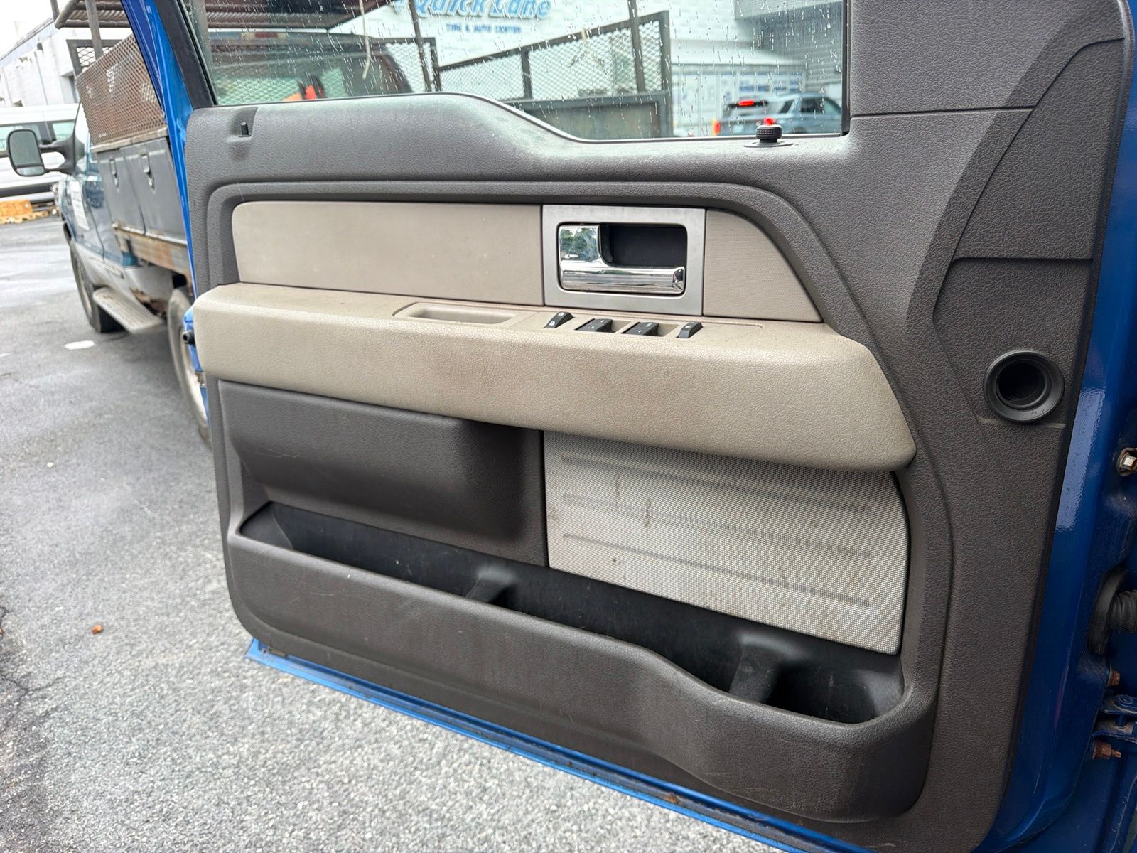 Used 2010  Ford XLT image 16