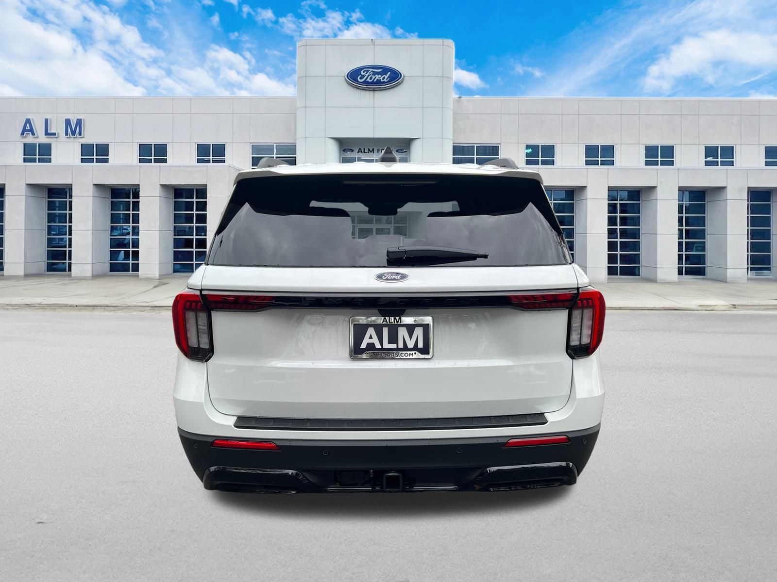 New 2026 Star White Metallic Tri-Coat Ford ST-Line image 7