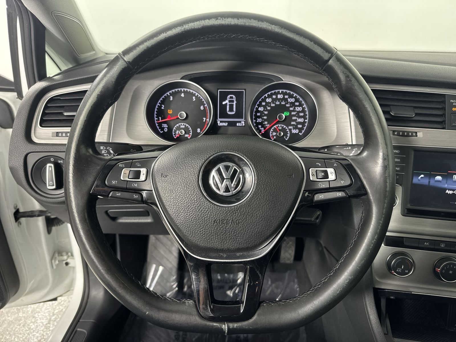 2016 Volkswagen Golf TSI S 4-Door 18