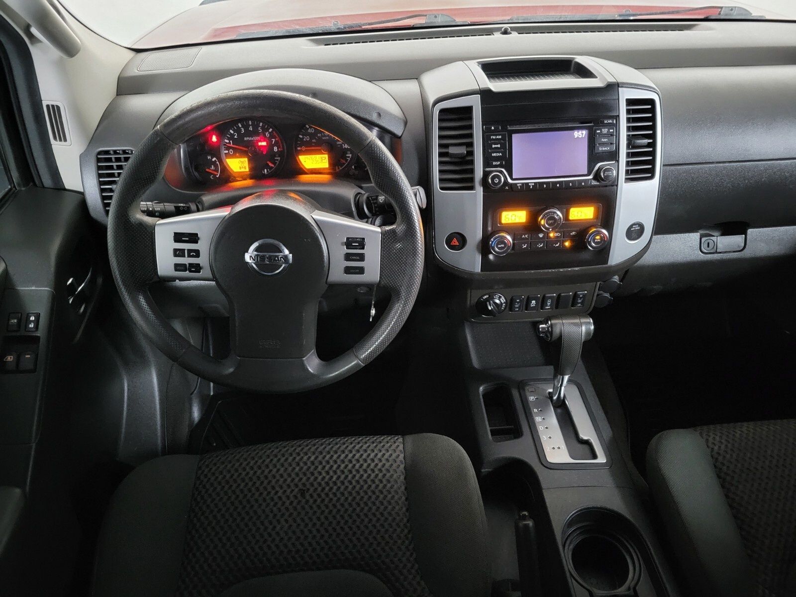 2015 Nissan Frontier SV 27