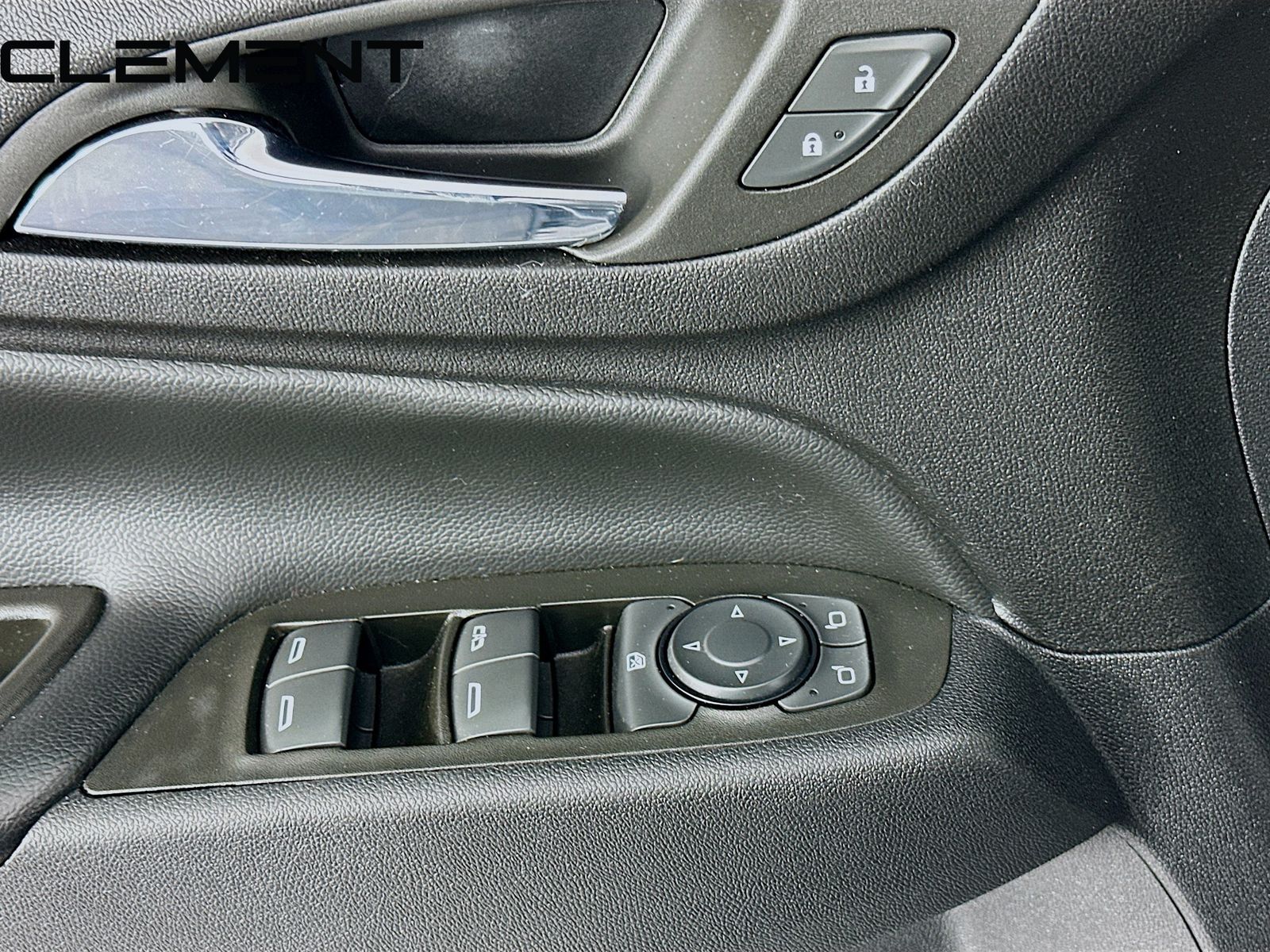 used 2023 Chevrolet Equinox car, priced at $19,299