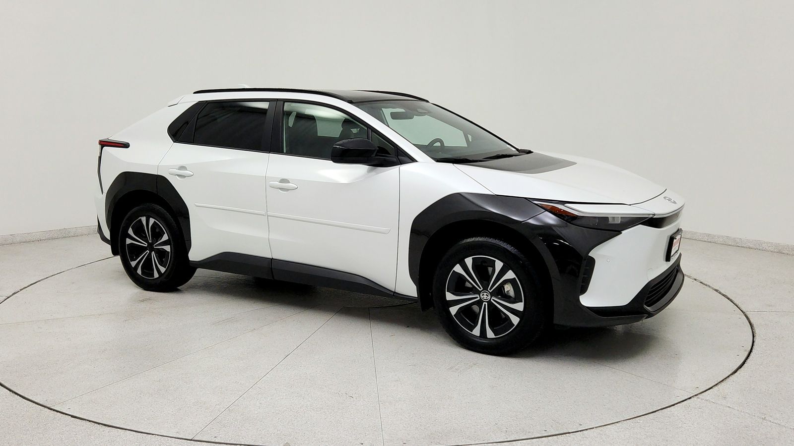 Used 2024 Beige Toyota XLE image 9