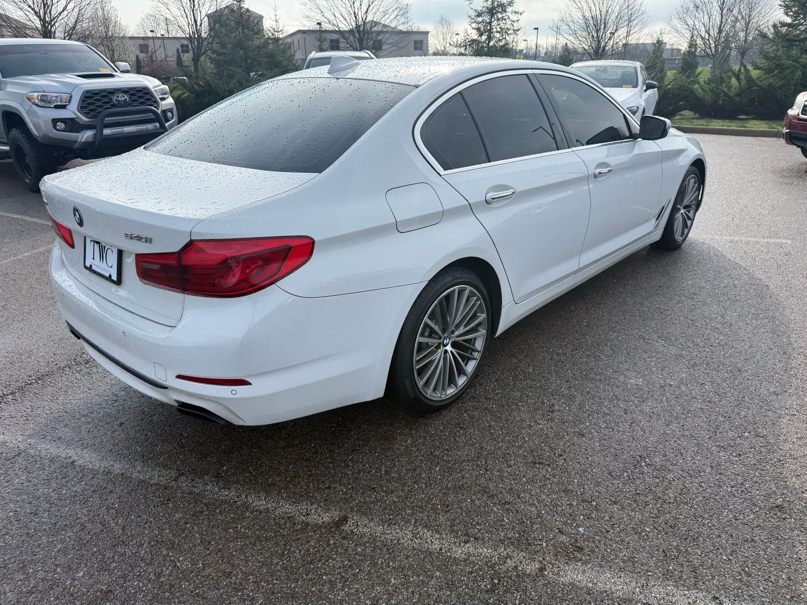 View vehicle photo 5