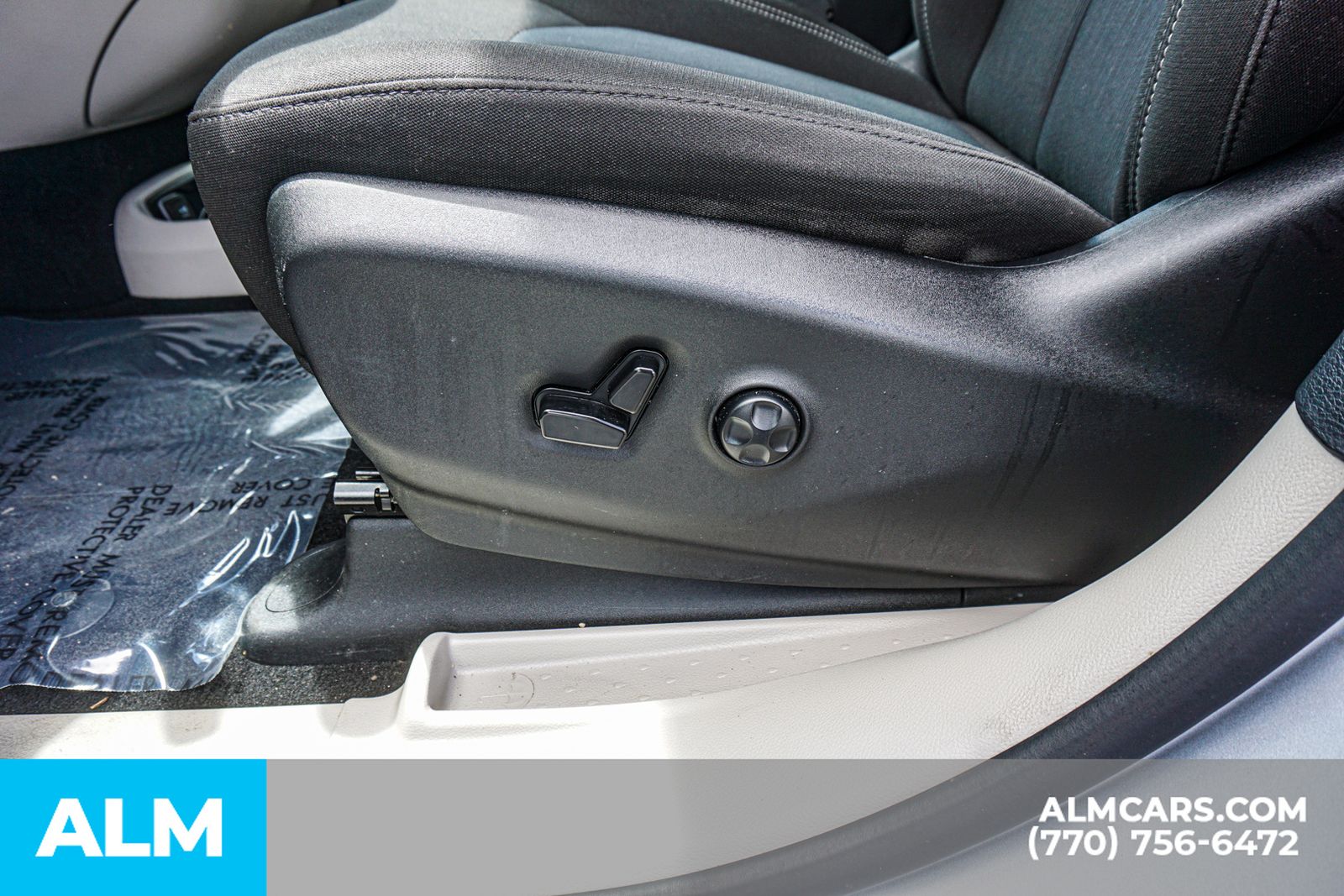 Used 2023 Silver Chrysler LX image 42