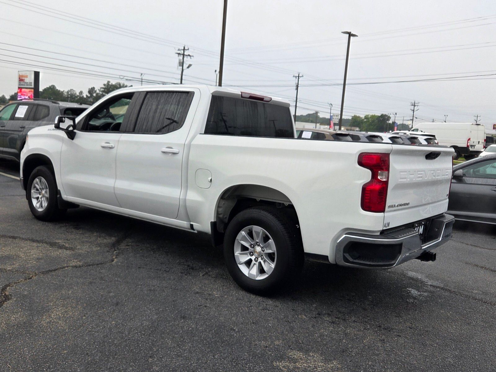 Used 2025 White Chevrolet LT image 9