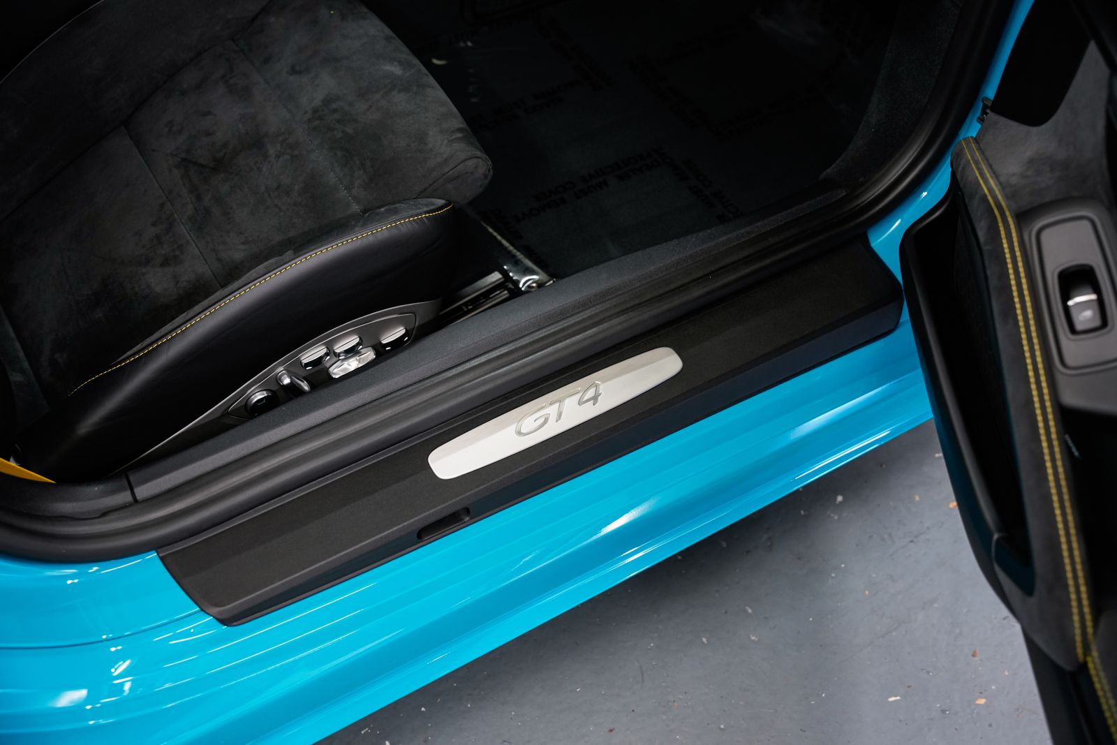 2021 Porsche 718 Cayman GT4 — photo 21