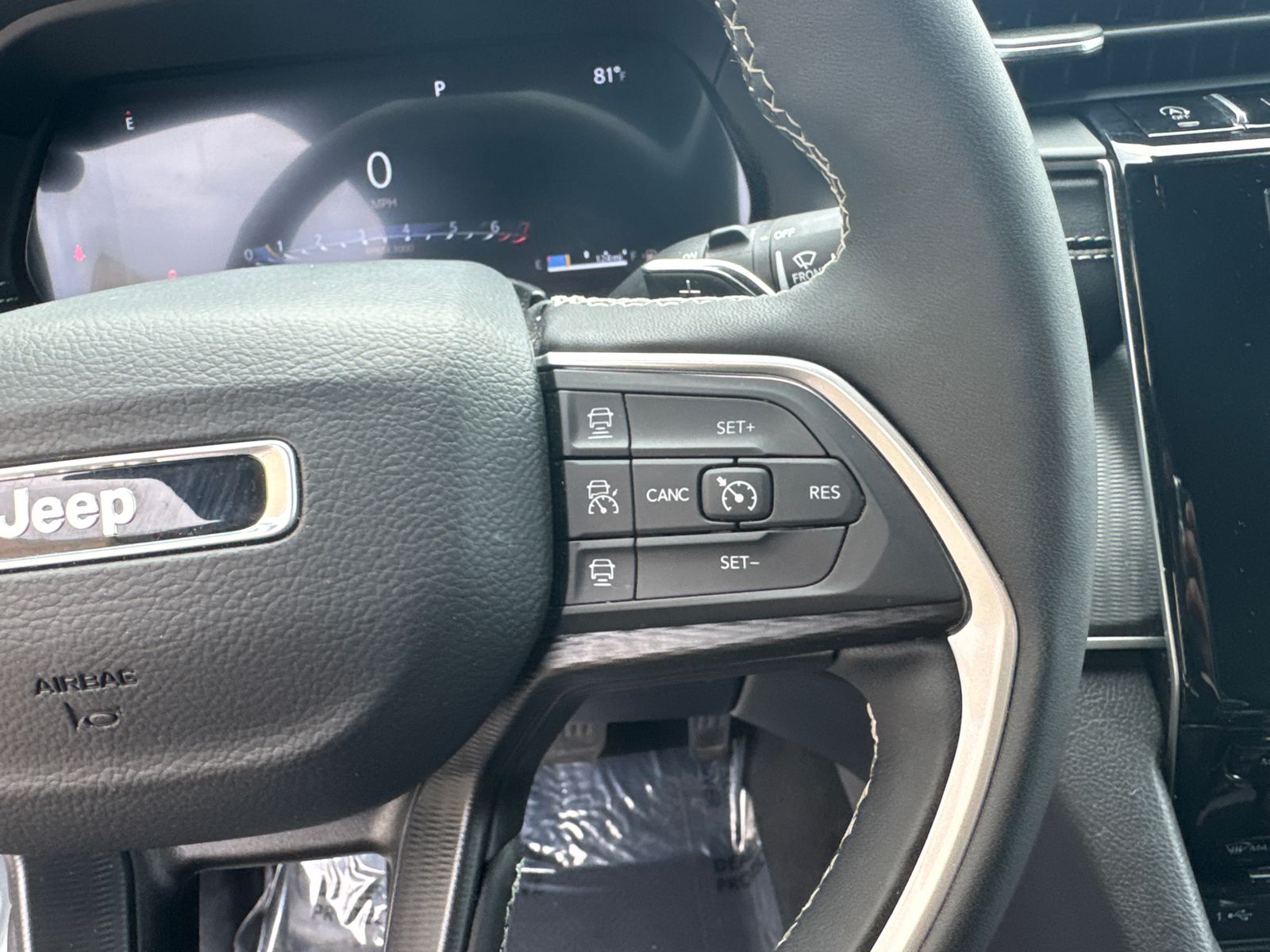 Used 2025 White Jeep Altitude image 26