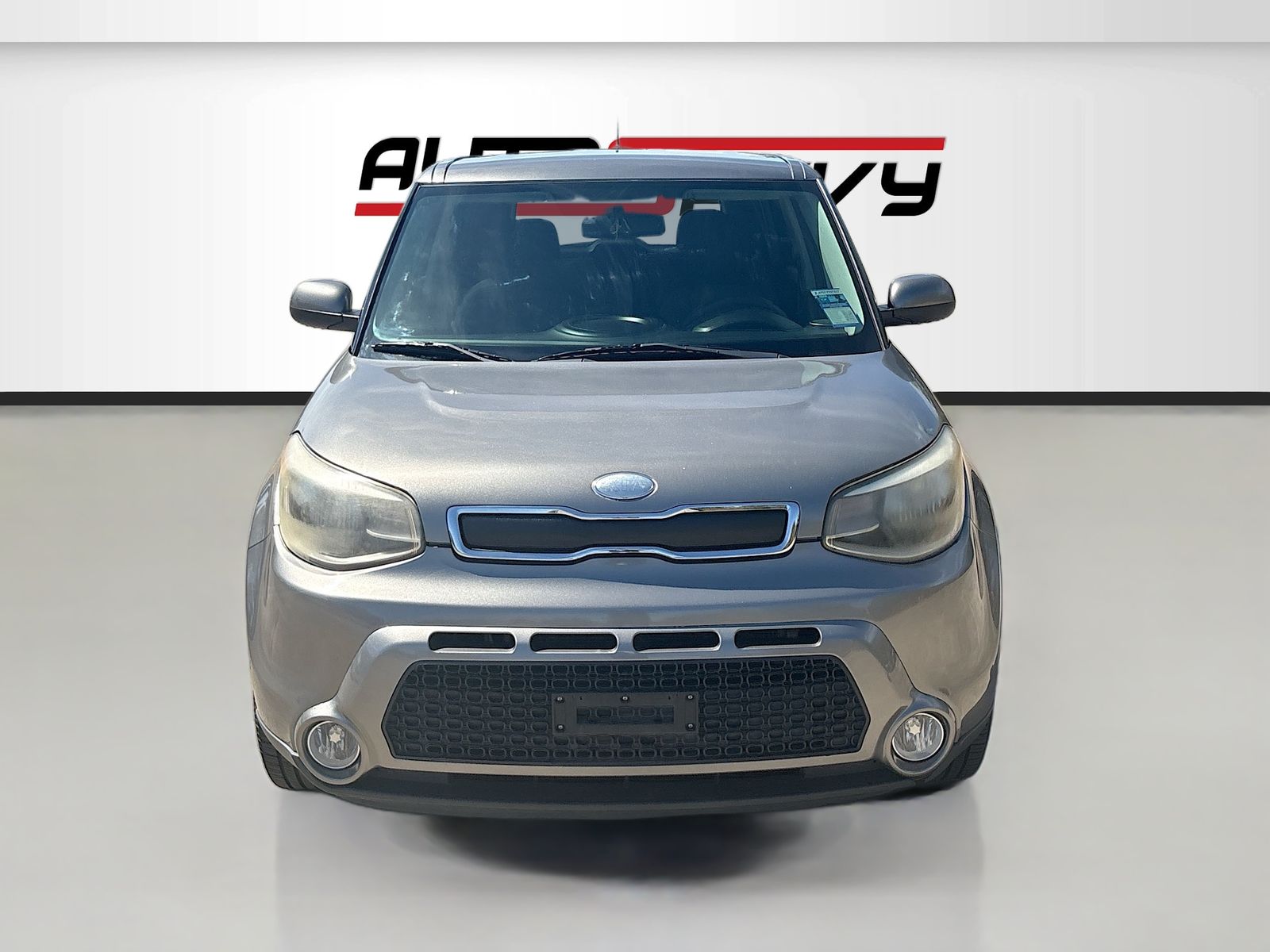 Used 2018 Gray Kia Plus image 2