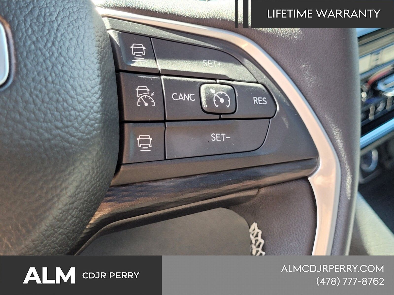New 2025 Baltic Gray Metallic Clear-Coat Exterior Paint Jeep Laredo image 19