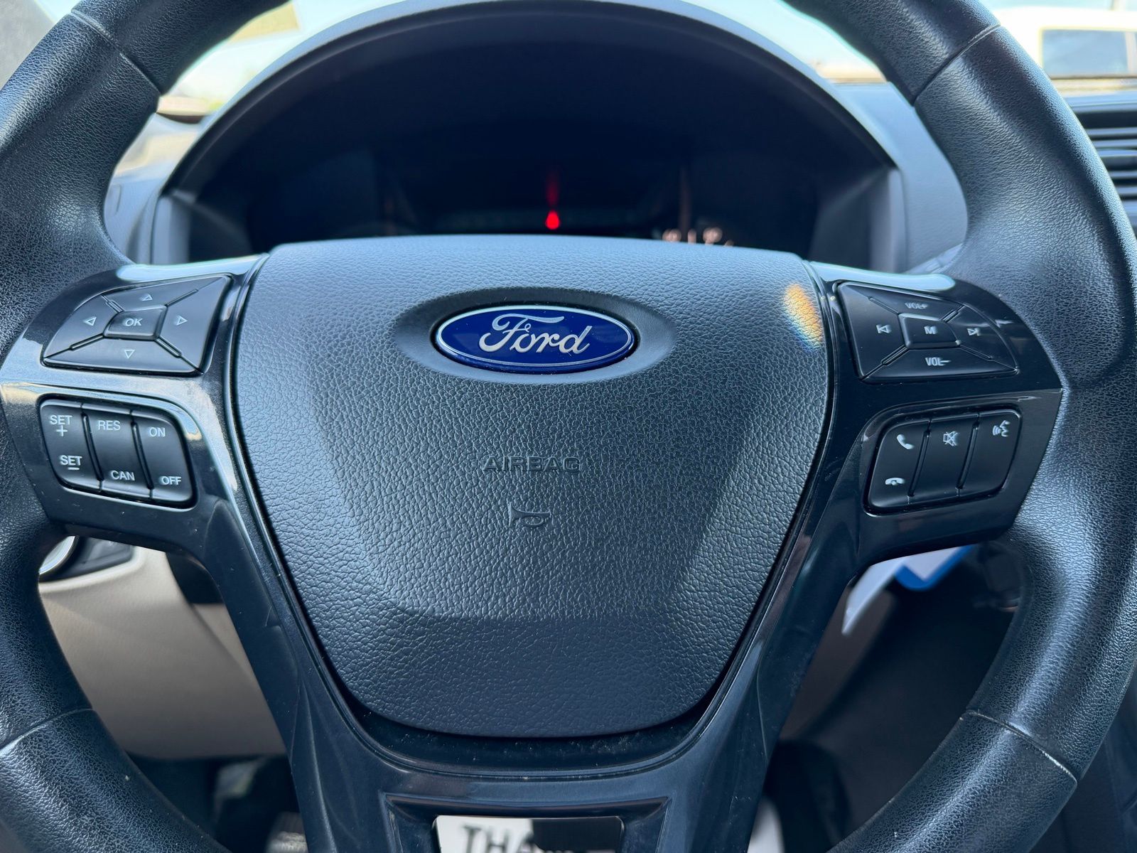 2018 Ford Explorer image 18