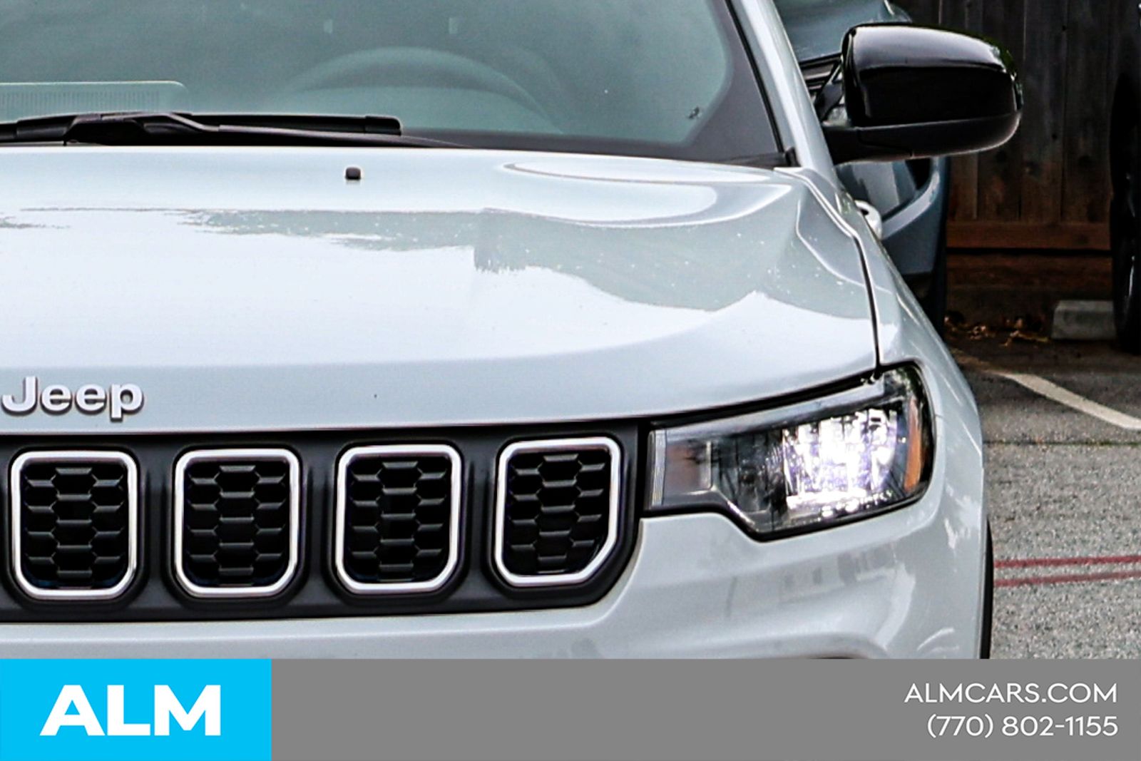 Used 2025 White Jeep Latitude image 14