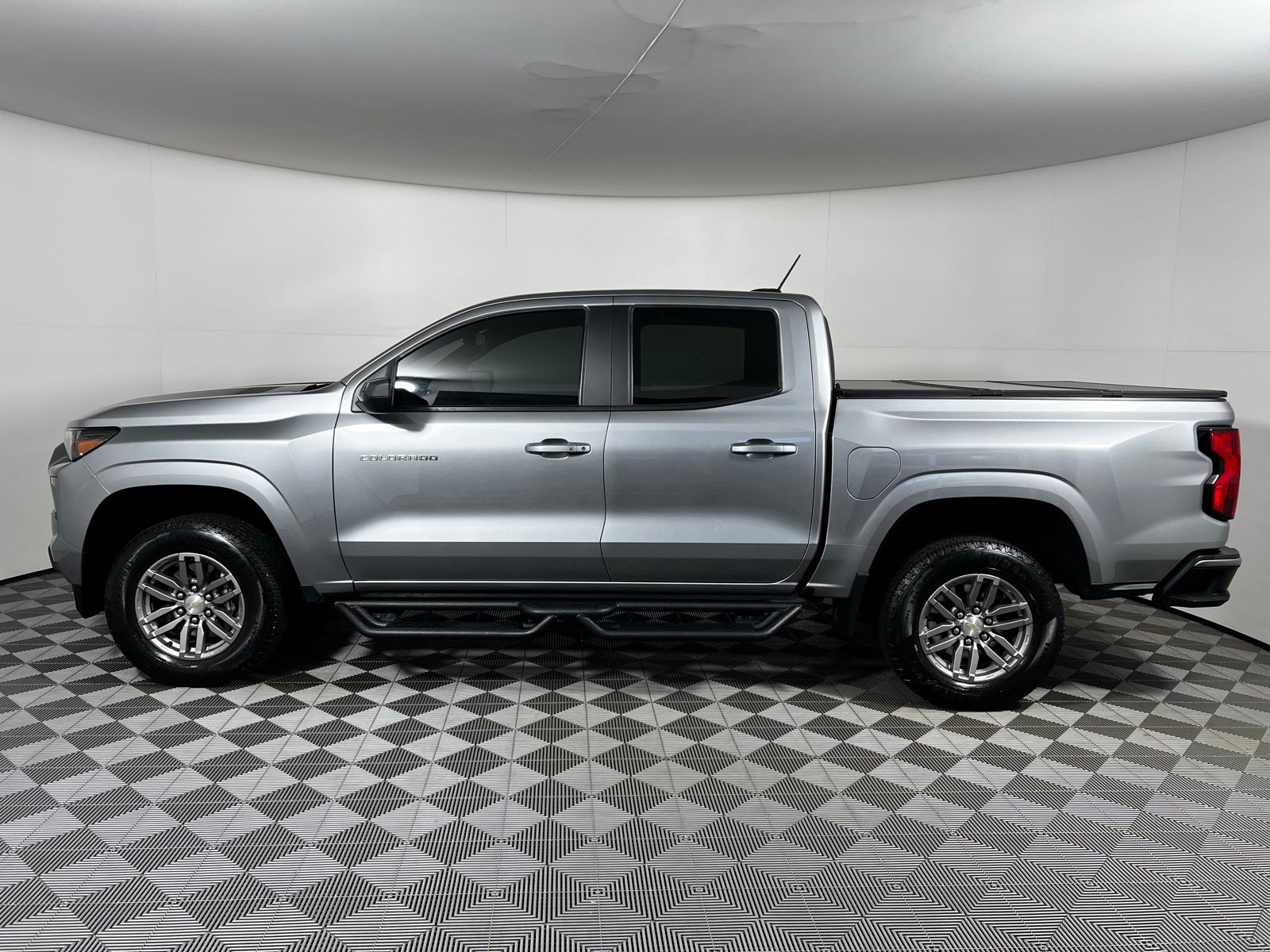 Thumbnail: 2023 Chevrolet Colorado - 8