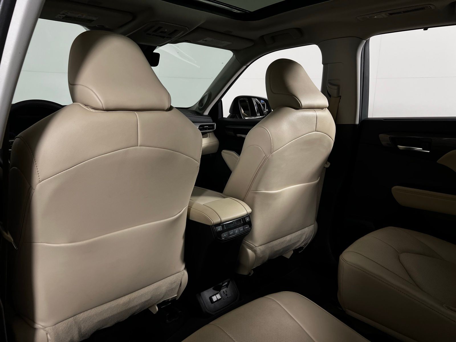 Thumbnail: 2024 Toyota Highlander - 24