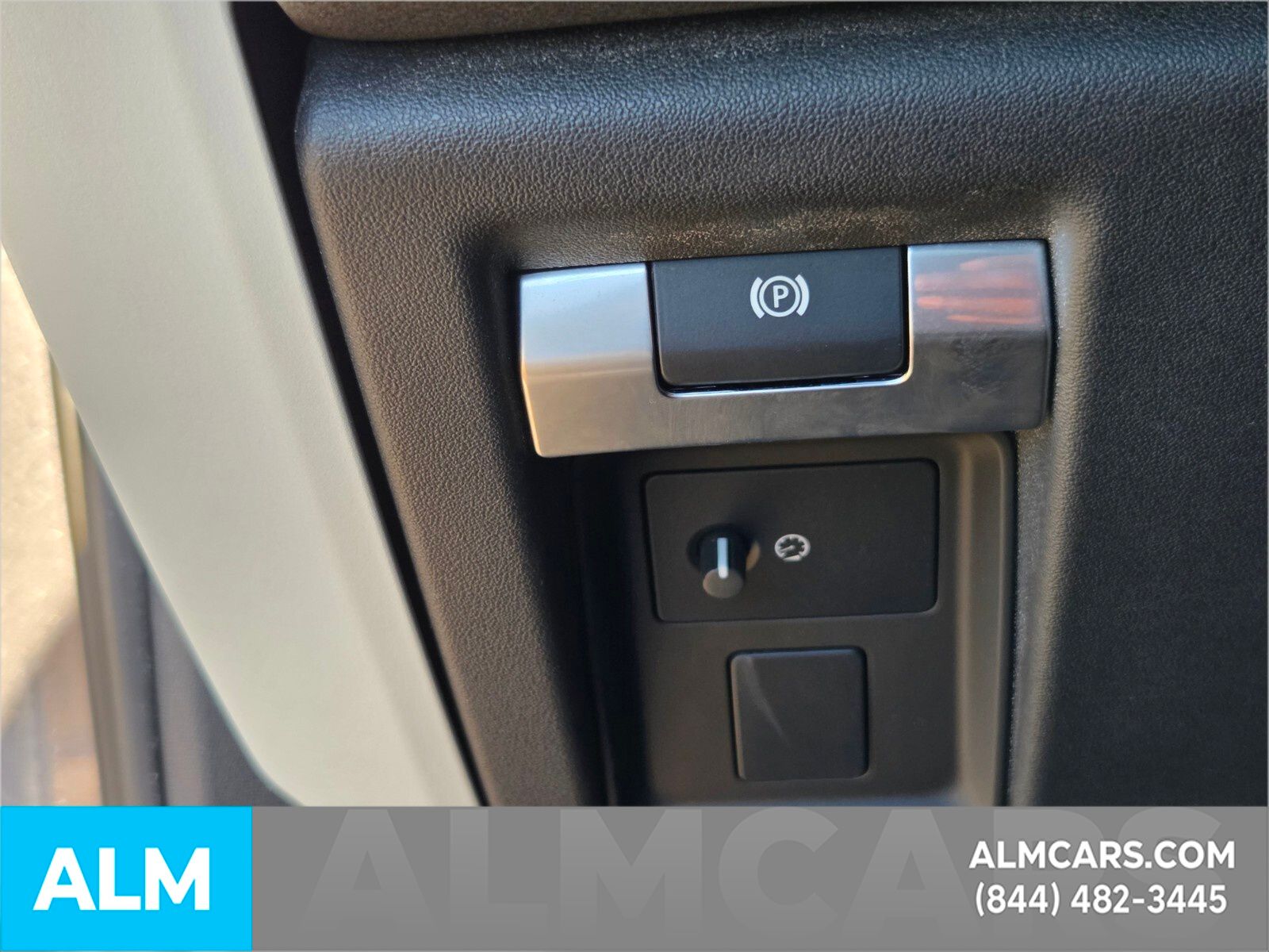 Used 2022 Silver Land Rover X-Dynamic S image 29