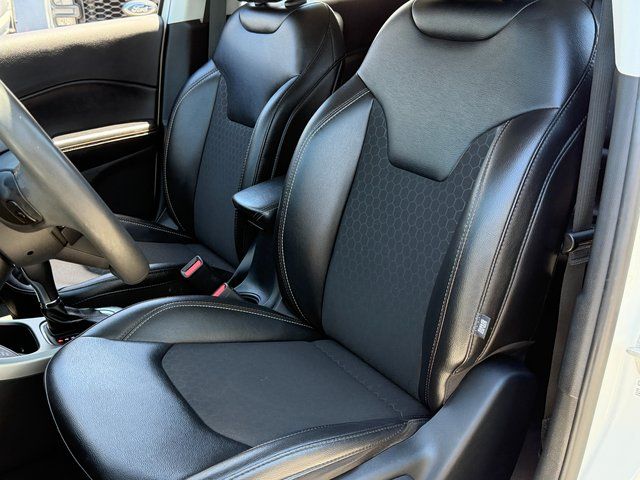 Used 2021 White Clearcoat Jeep Latitude image 9