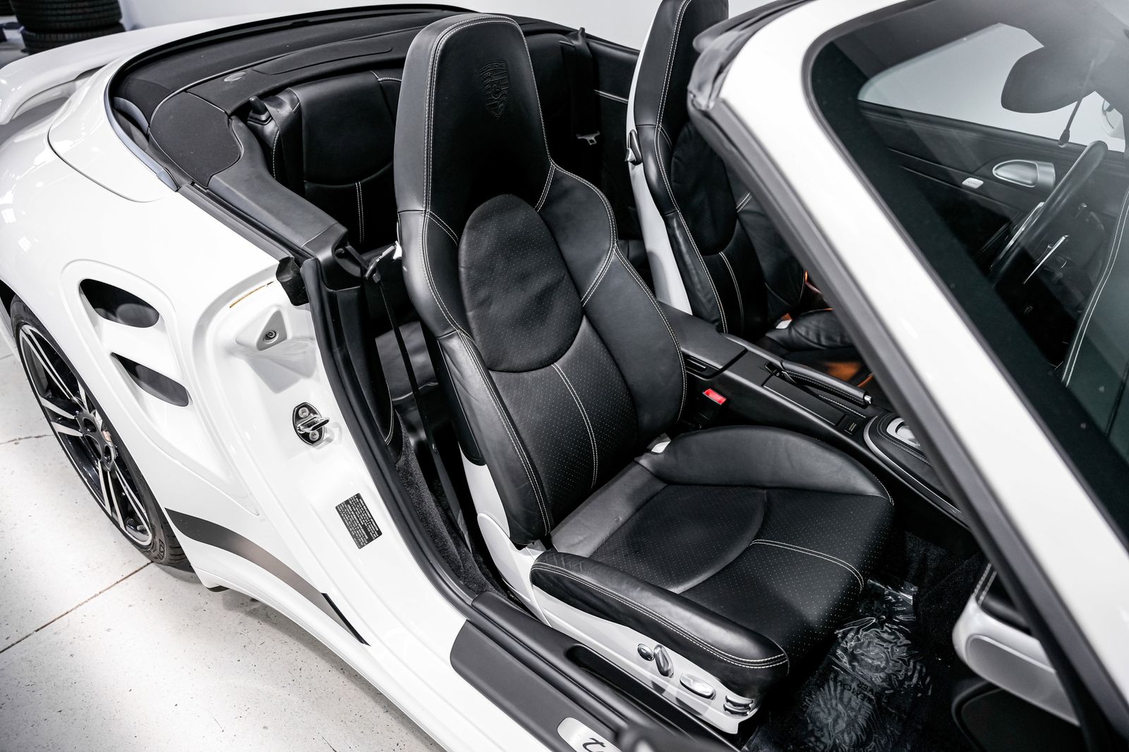 2011 Porsche 911 Turbo S — photo 28