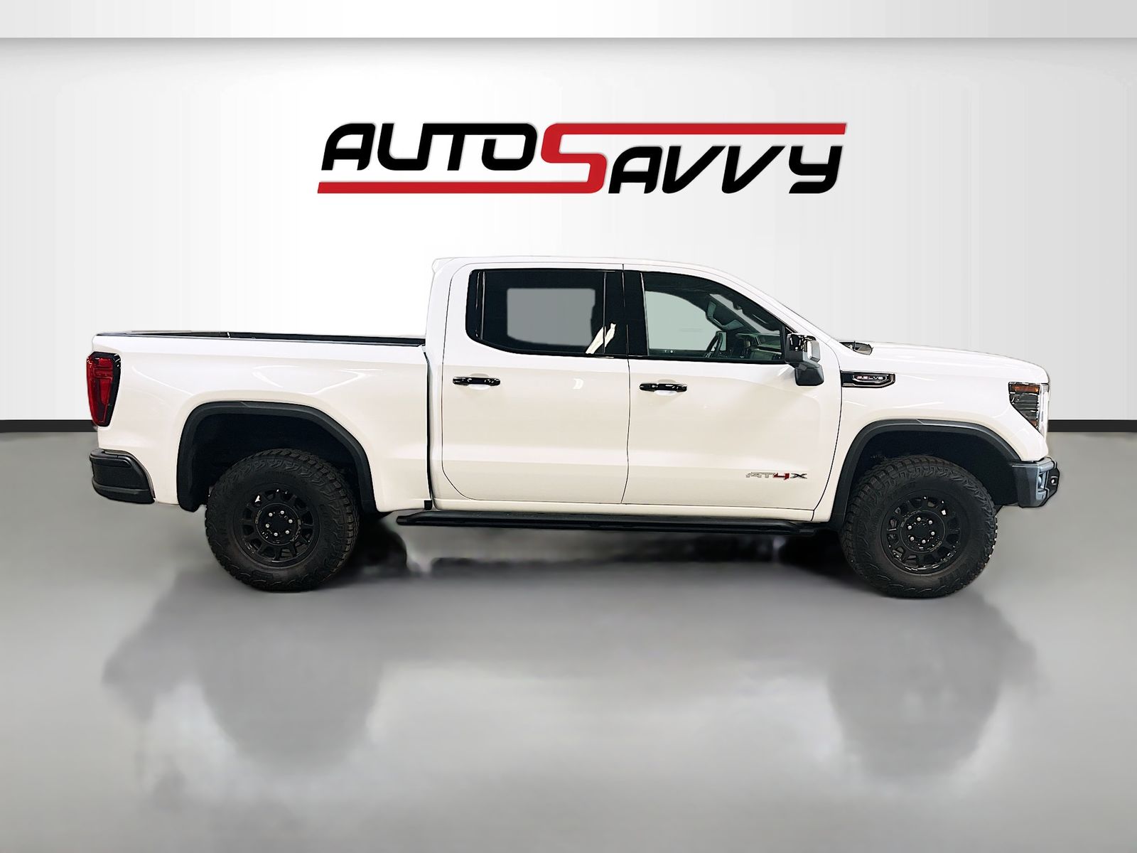 Used 2025 White GMC AT4X image 8