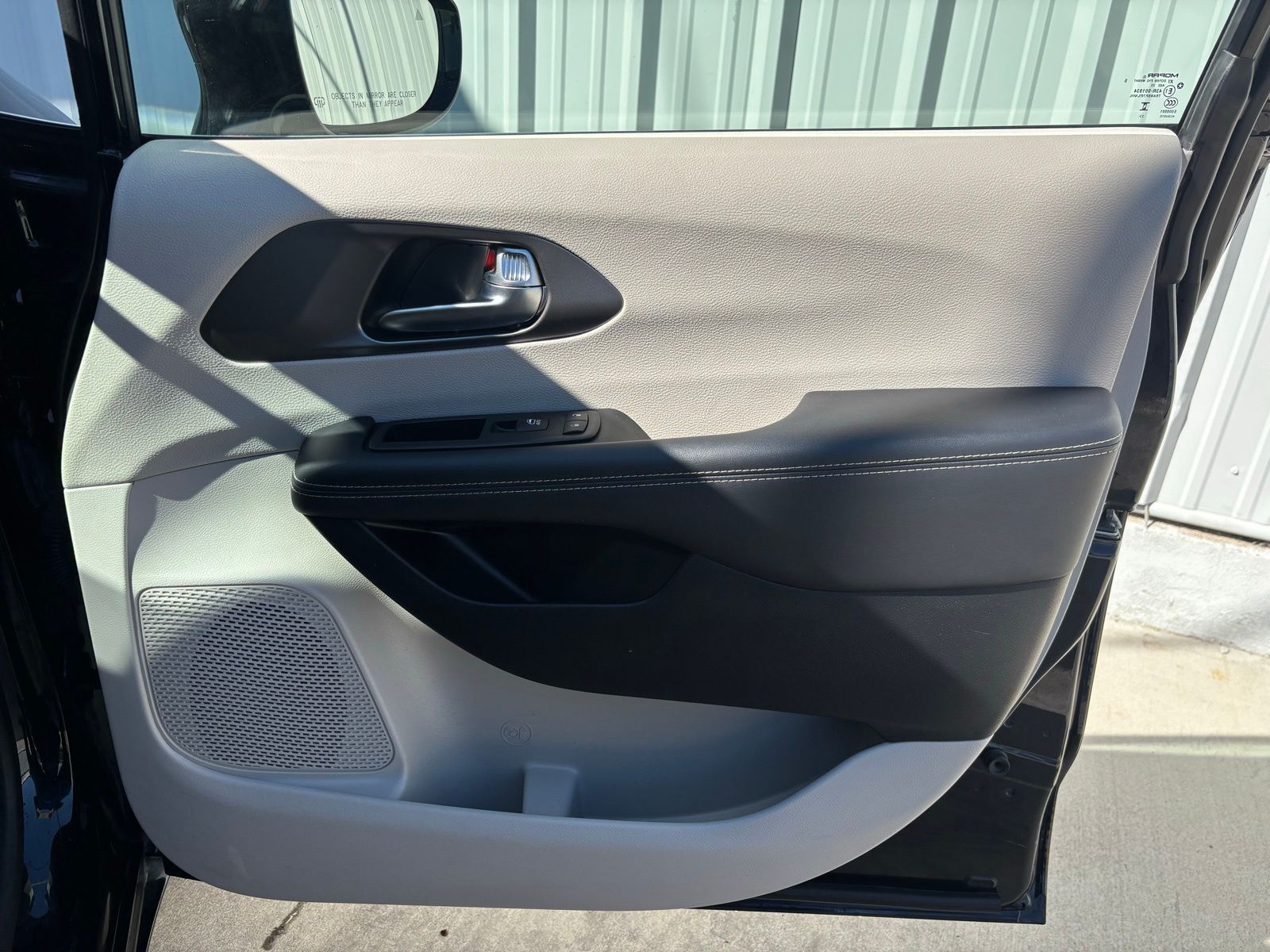 Used Car 2024 Chrysler Pacifica Hybrid  Select For Sale Under $35,000 In Austin, Texas