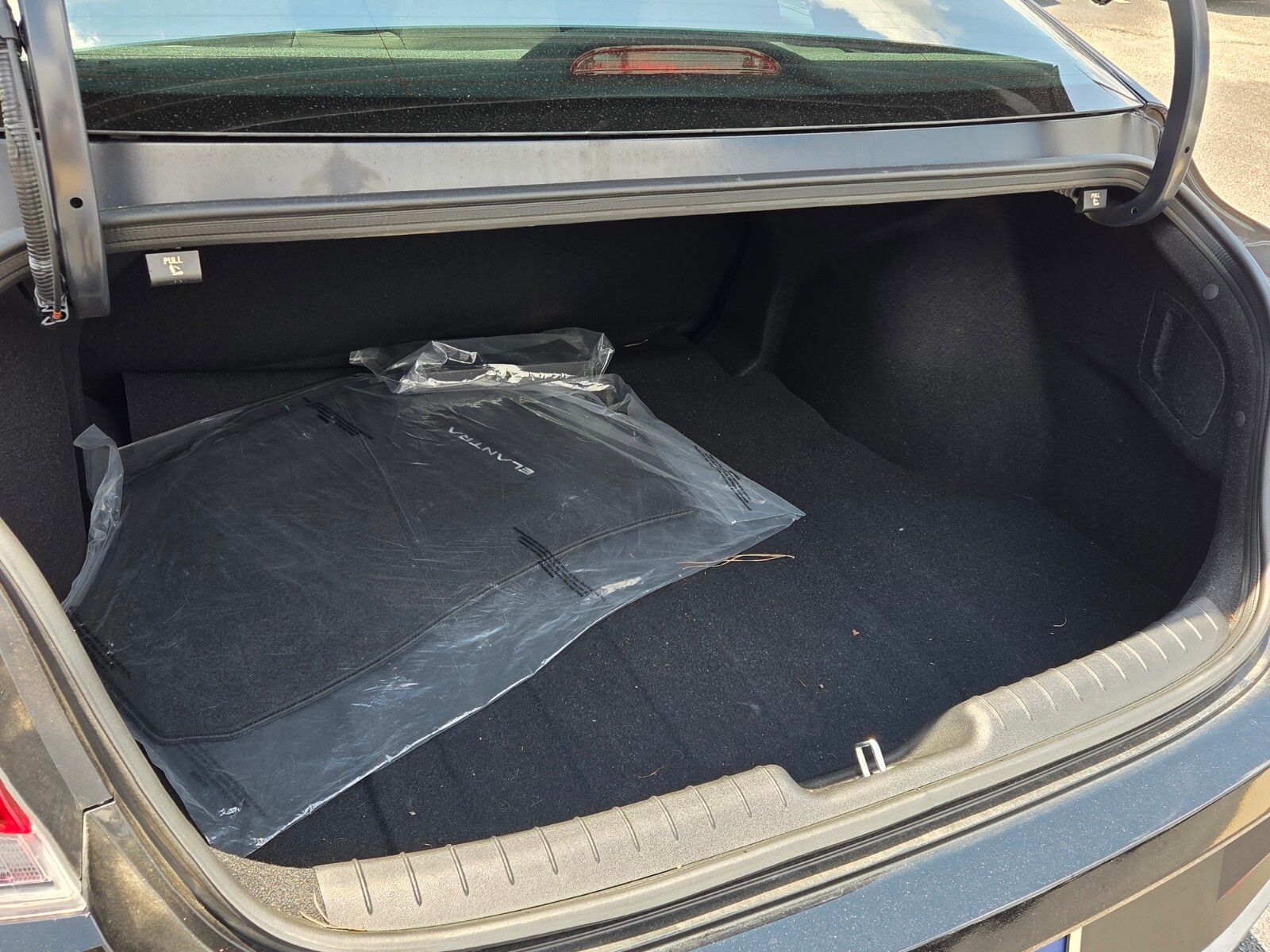 Used 2025 Black Hyundai SEL Sport image 12