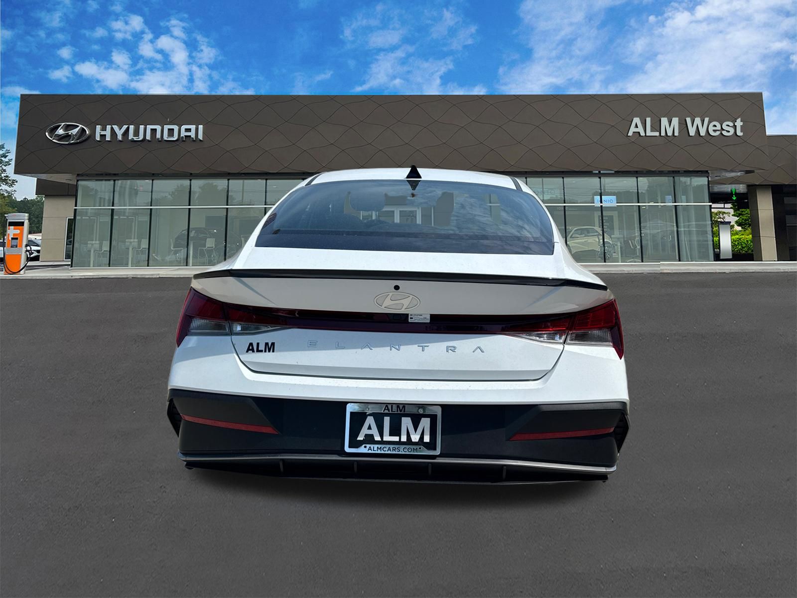 Used 2025 White Hyundai SEL Sport image 6