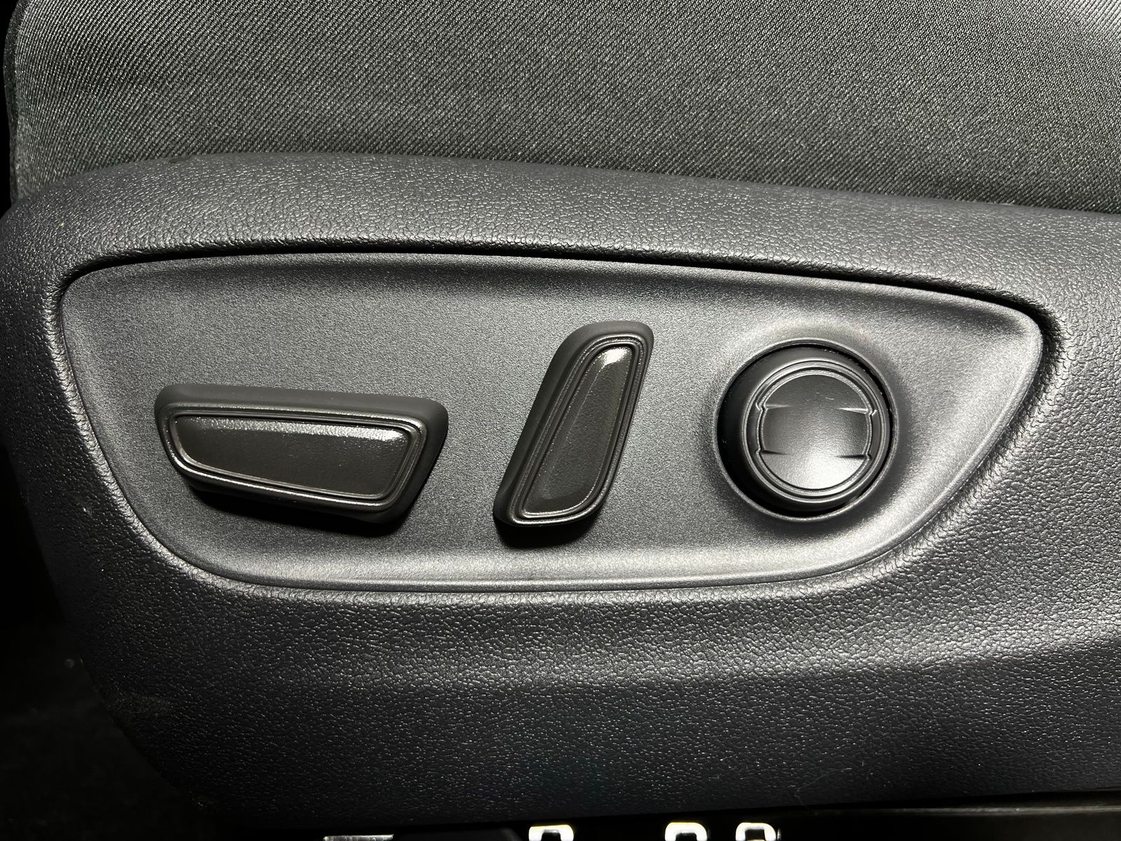 Thumbnail: 2025 Toyota RAV4 - 11