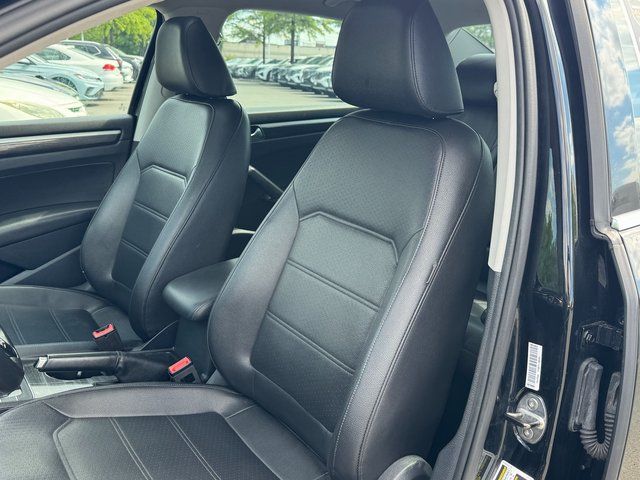 Used 2016  Volkswagen 1.8T SE image 5