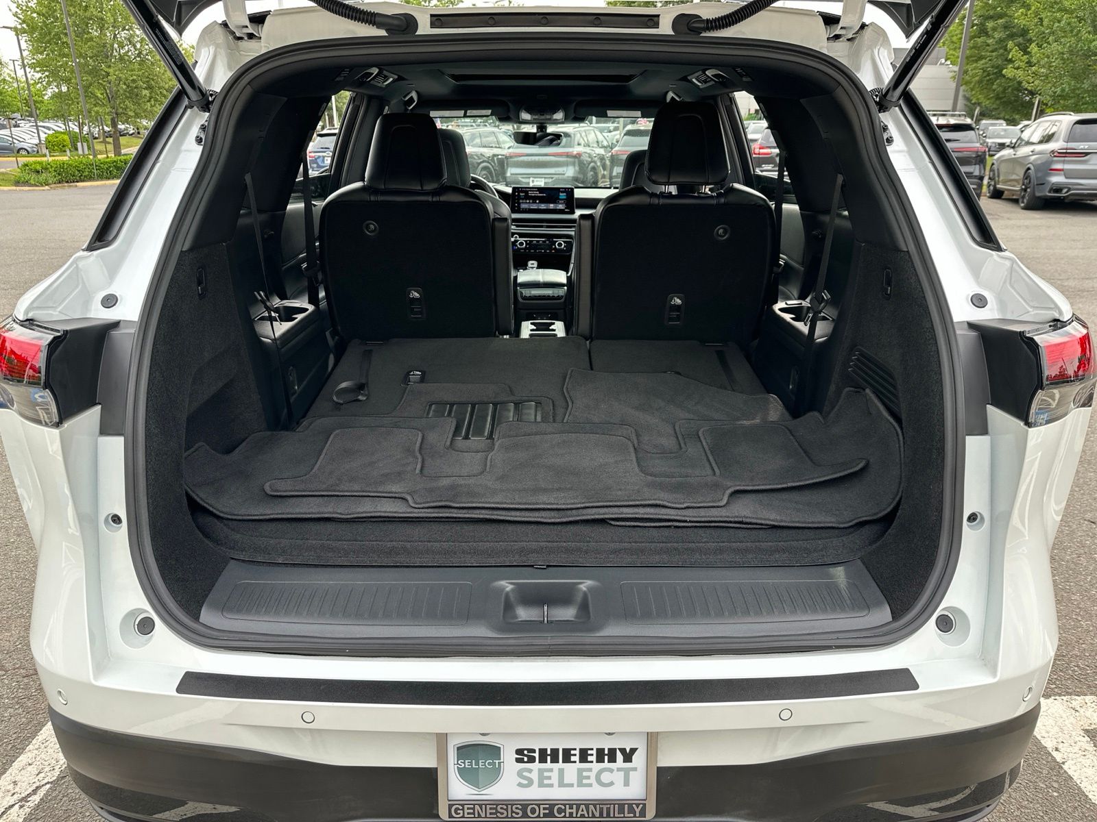 Used 2026 White INFINITI SPORT image 10
