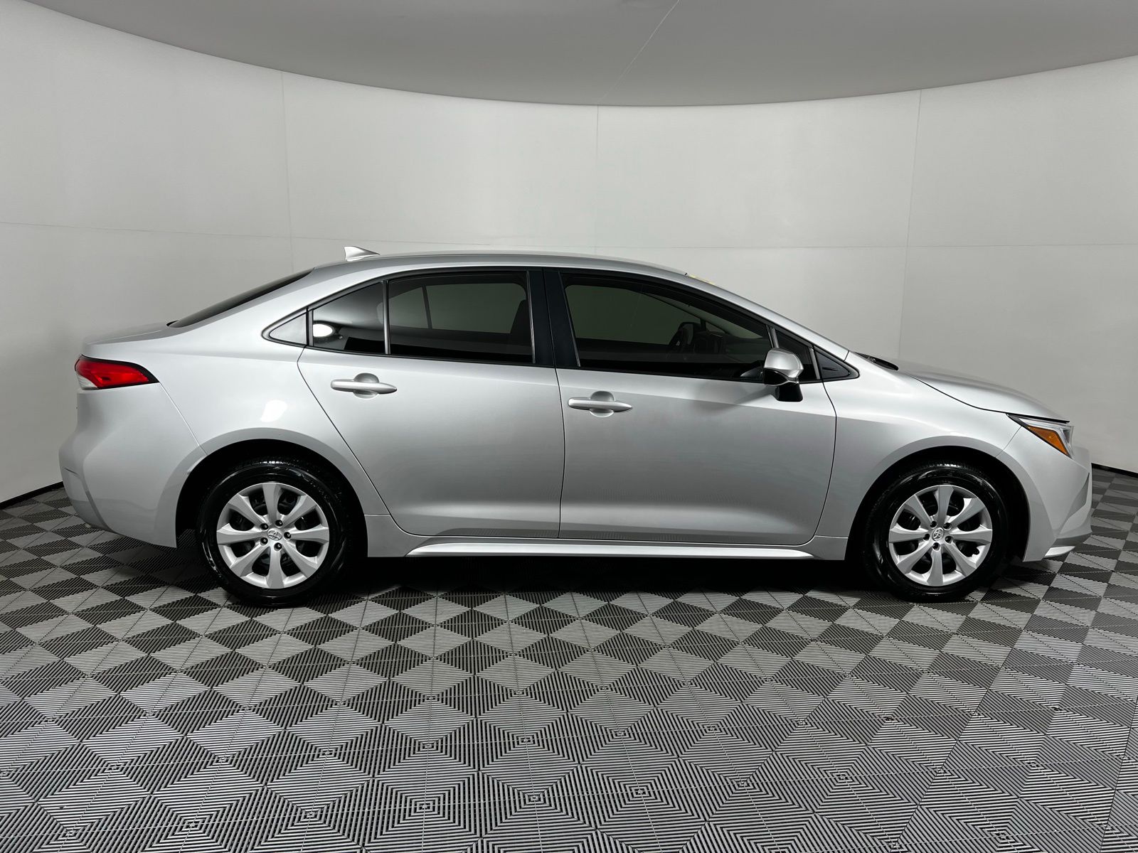 Thumbnail: 2025 Toyota Corolla - 4