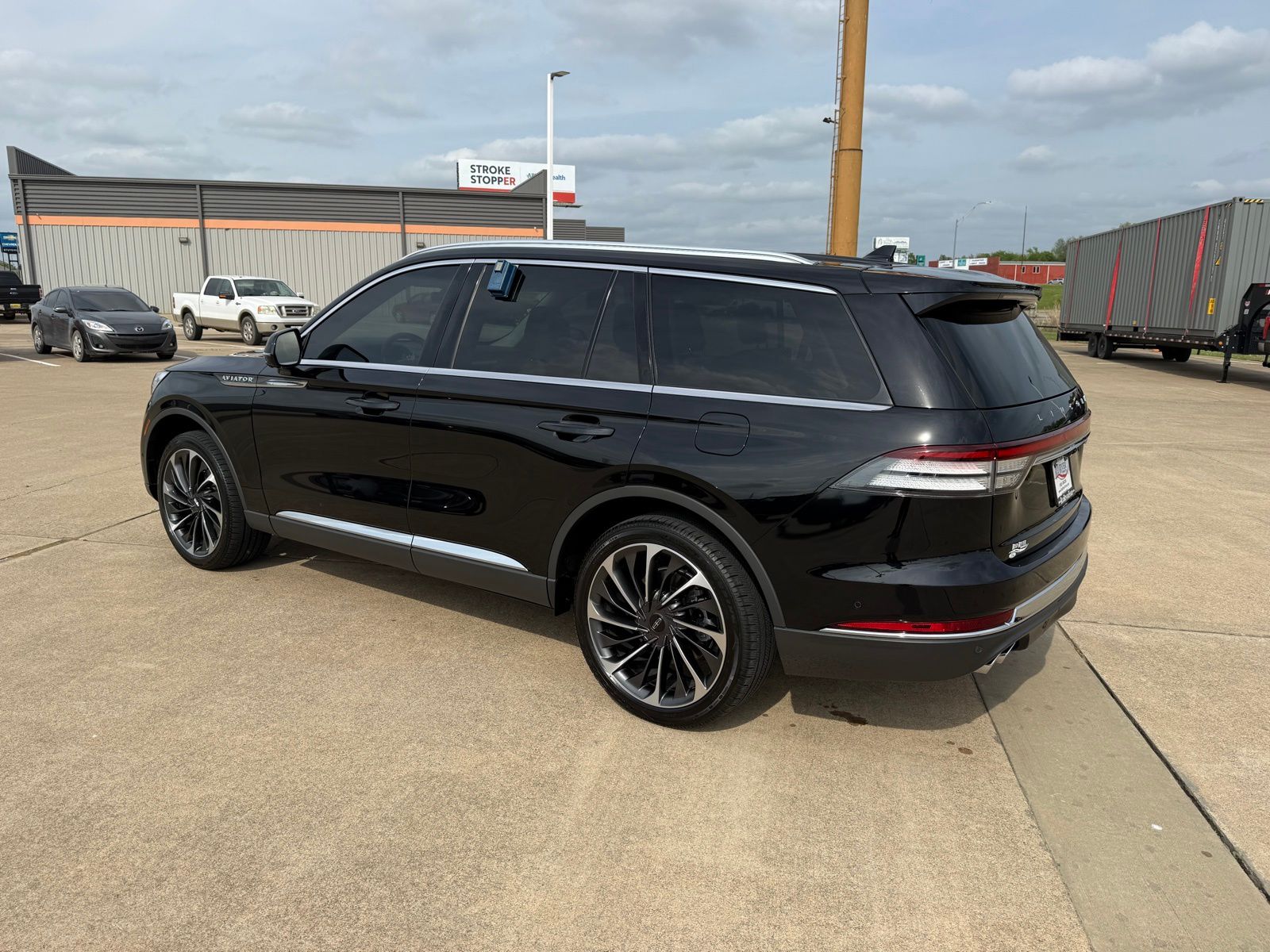 View vehicle photo 7