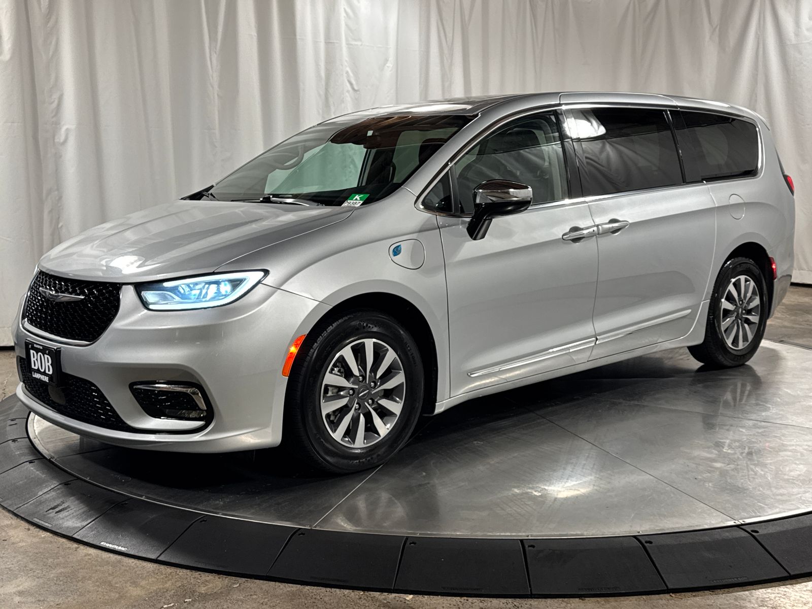 Silver Mist Clearcoat 2023 Chrysler Pacifica Hybrid Limited FWD Minivan Front-Wheel Drive Continuously Variable Transmission