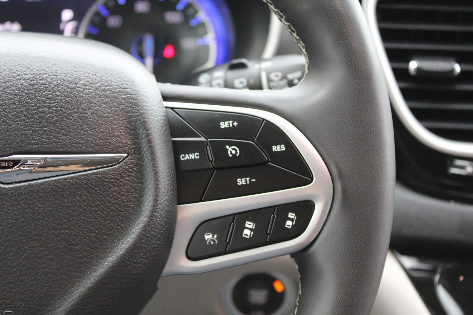 Used 2024 White Chrysler Touring L image 18