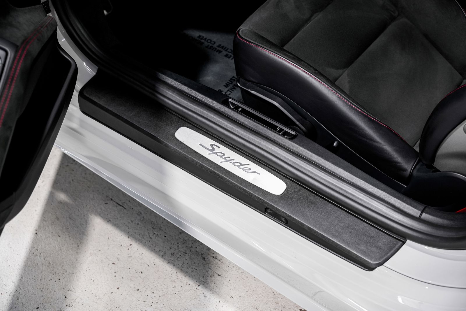 2022 Porsche 718 Spyder Base — photo 21