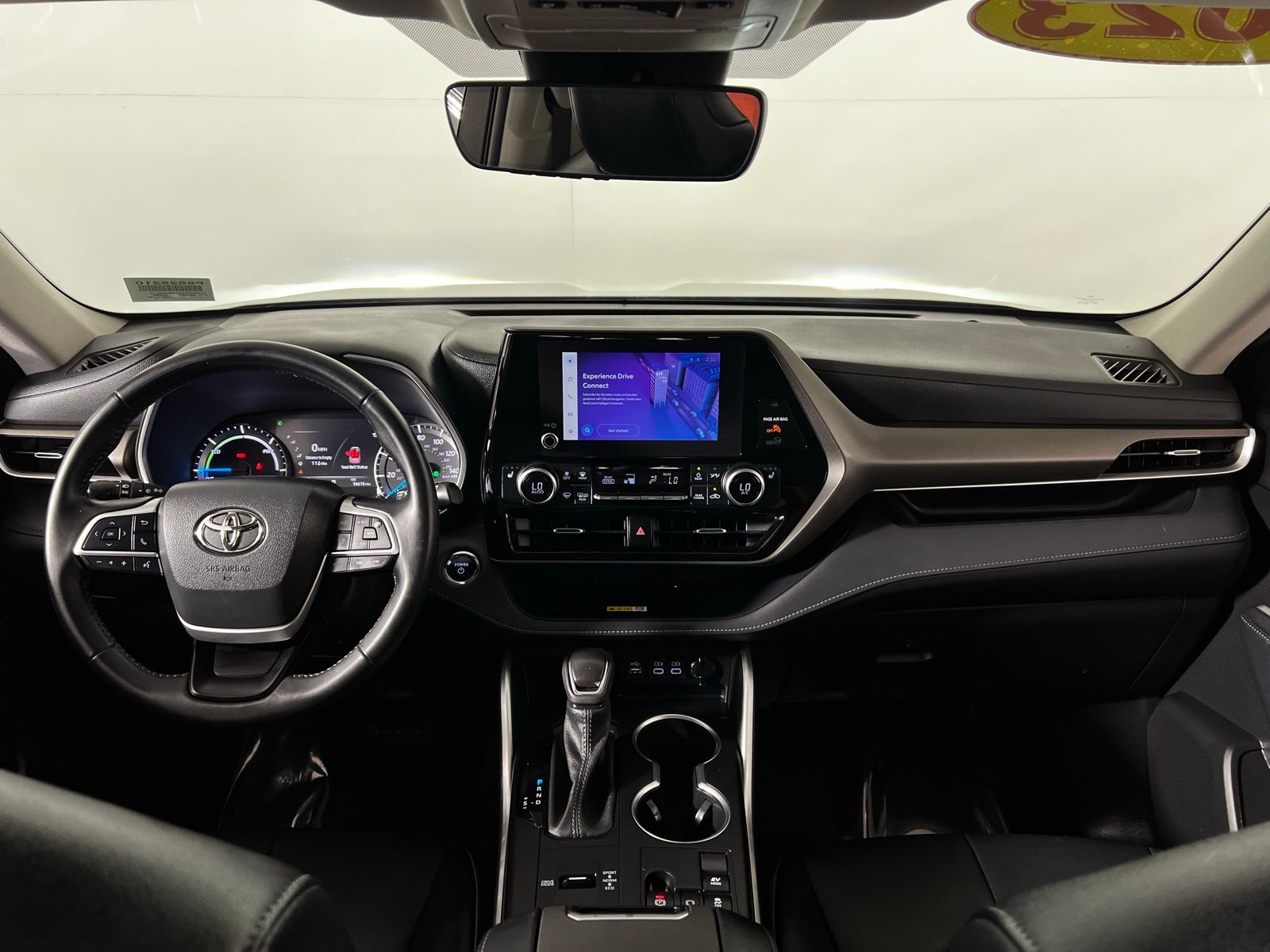 Thumbnail: 2023 Toyota Highlander - 24