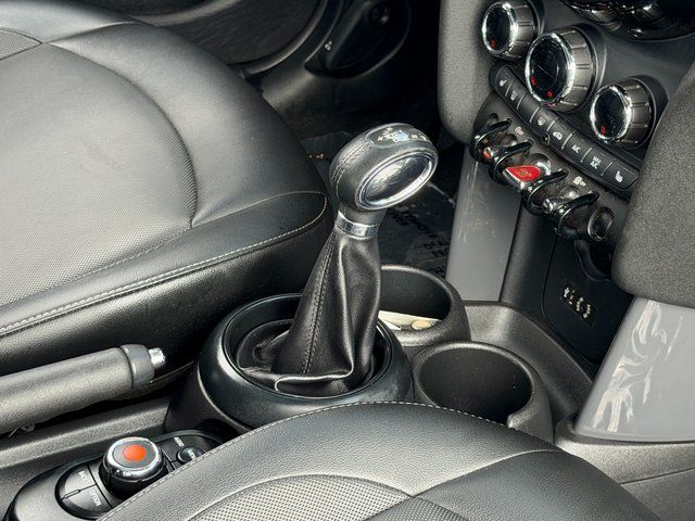 Used 2018 Midnight Black Metallic MINI Base image 38