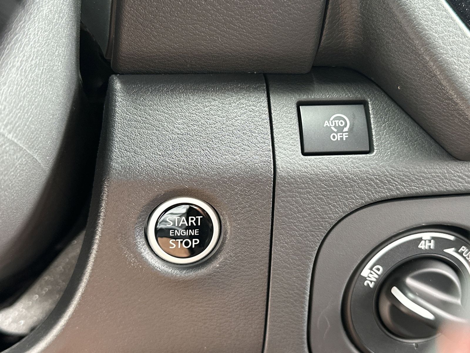 2025 Nissan Frontier PRO-4X photo 6