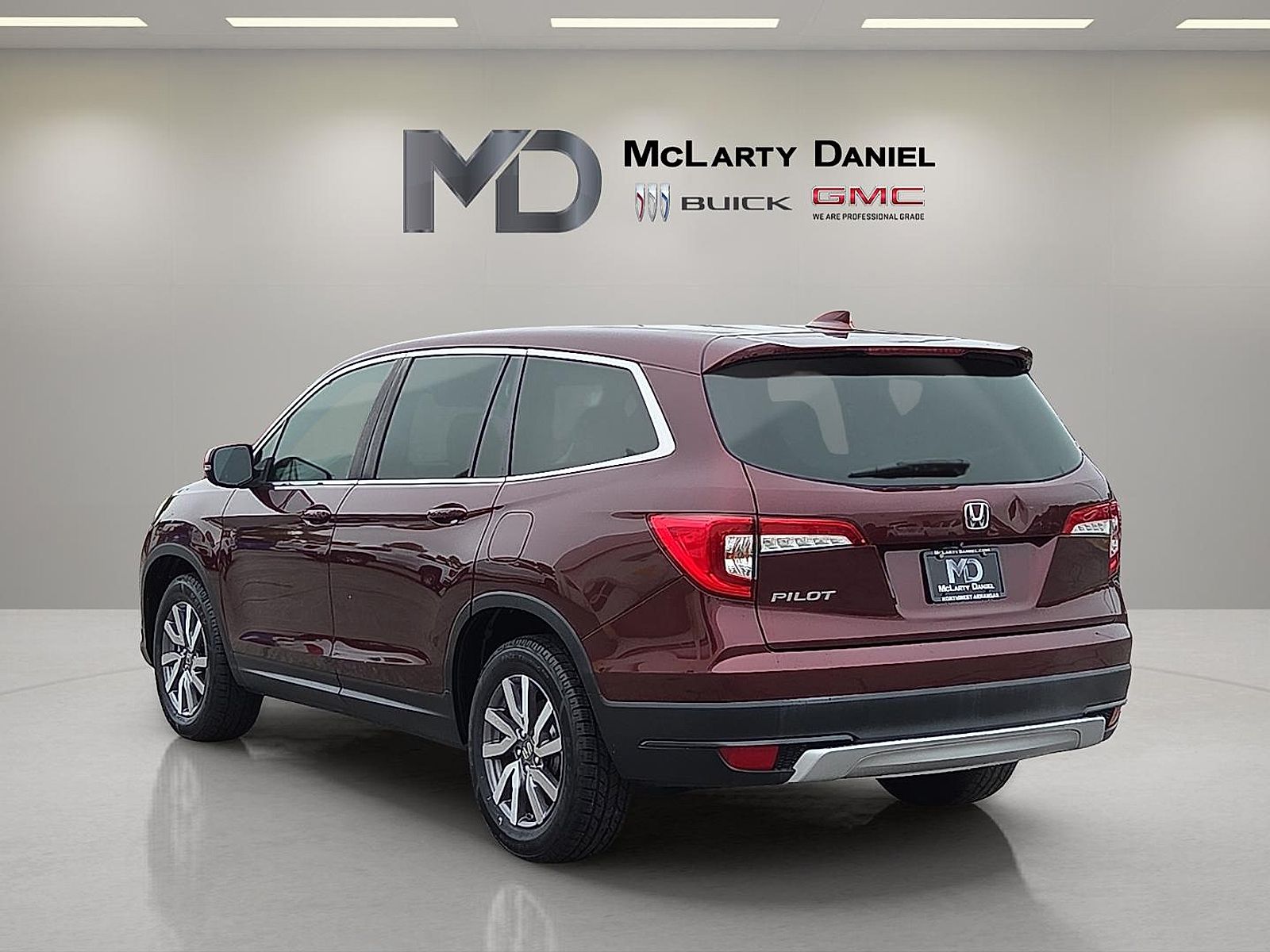 View vehicle photo 4