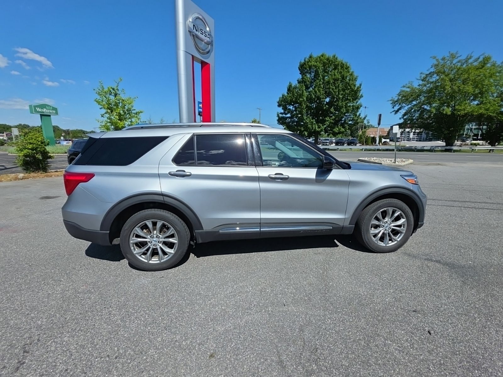 Used 2023 Silver Ford Limited image 8