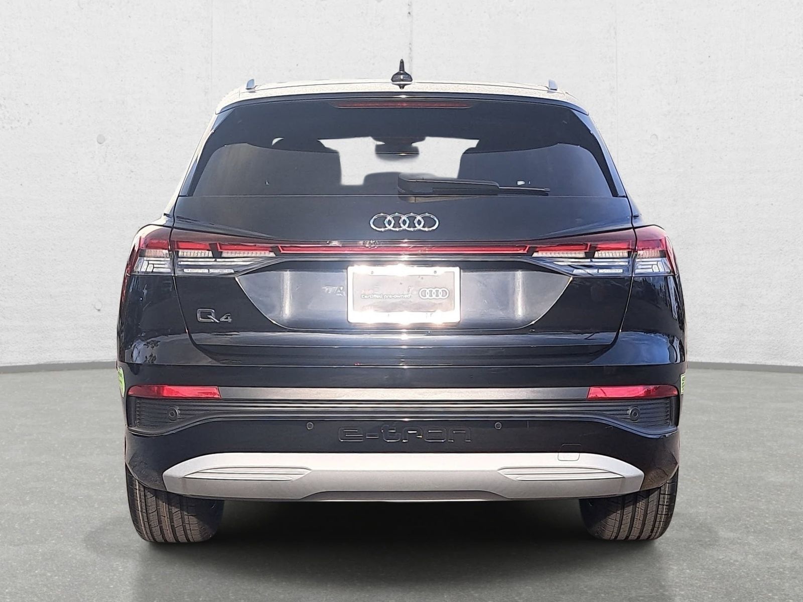 View vehicle photo 6