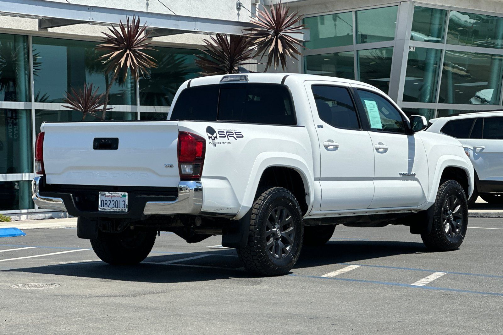 View vehicle photo 4
